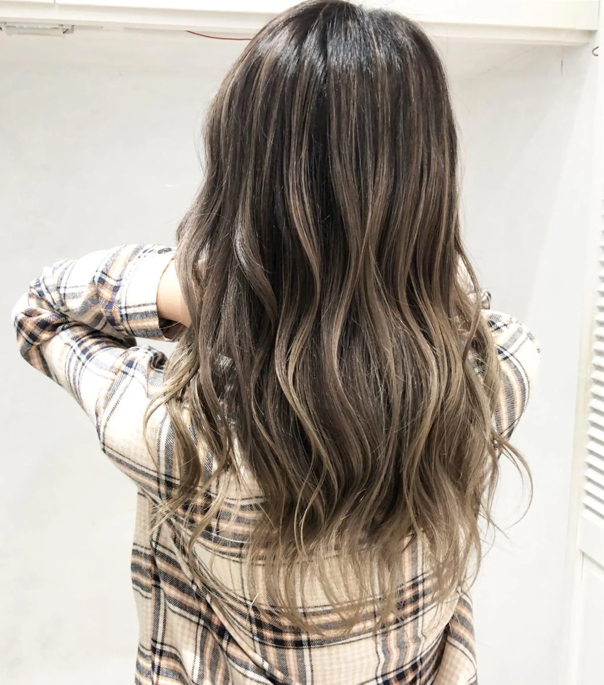 セミロング カラー バレイヤージュ レイヤーカット SALOWIN  原宿ash所属・タナカ タクヤのヘアスタイル