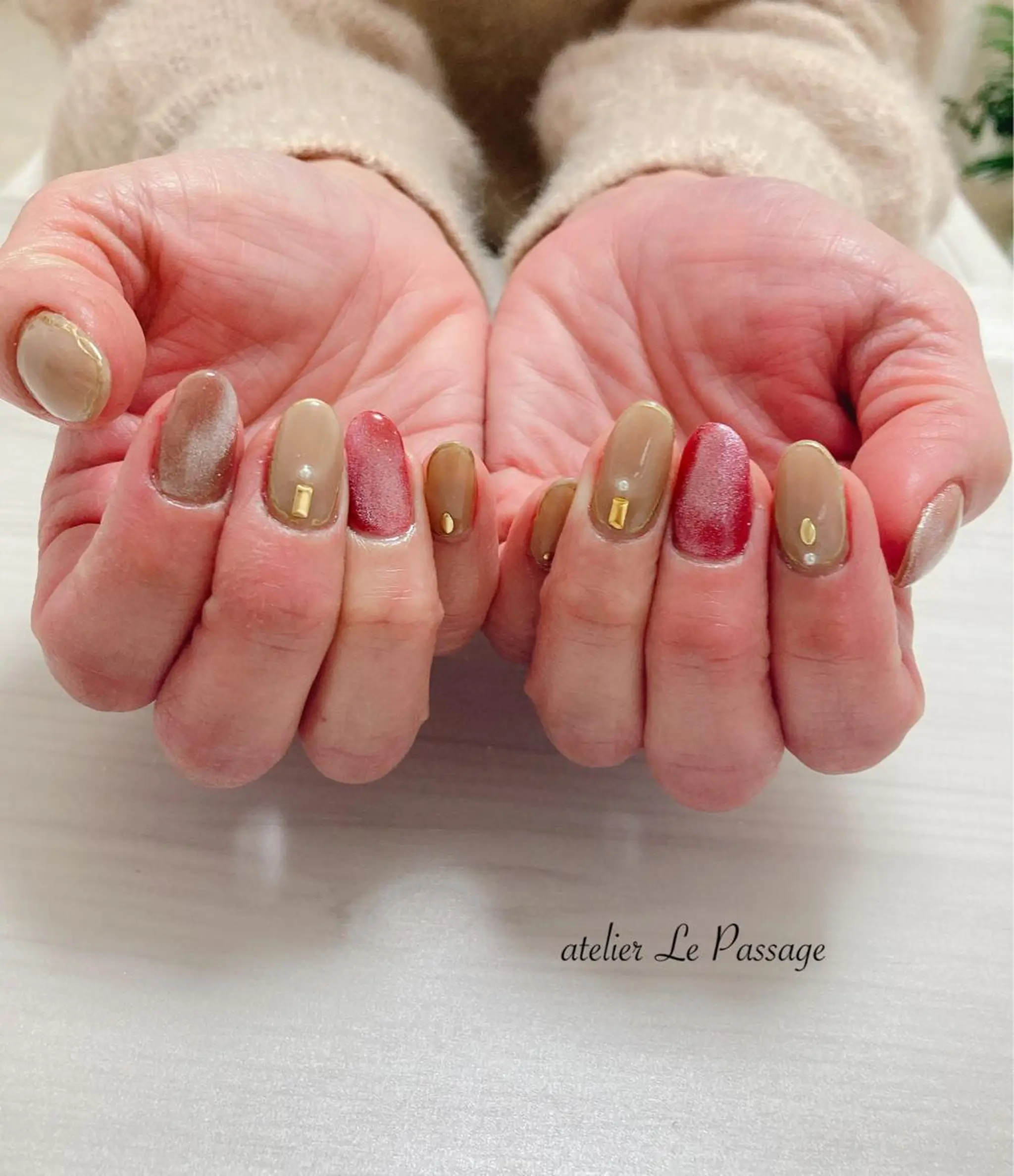 ネイル ジェルネイル キラキラネイル オフィスネイル ワンカラーネイル パラジェル Atelier Le Passage所属・h nakatsukaのネイルデザイン