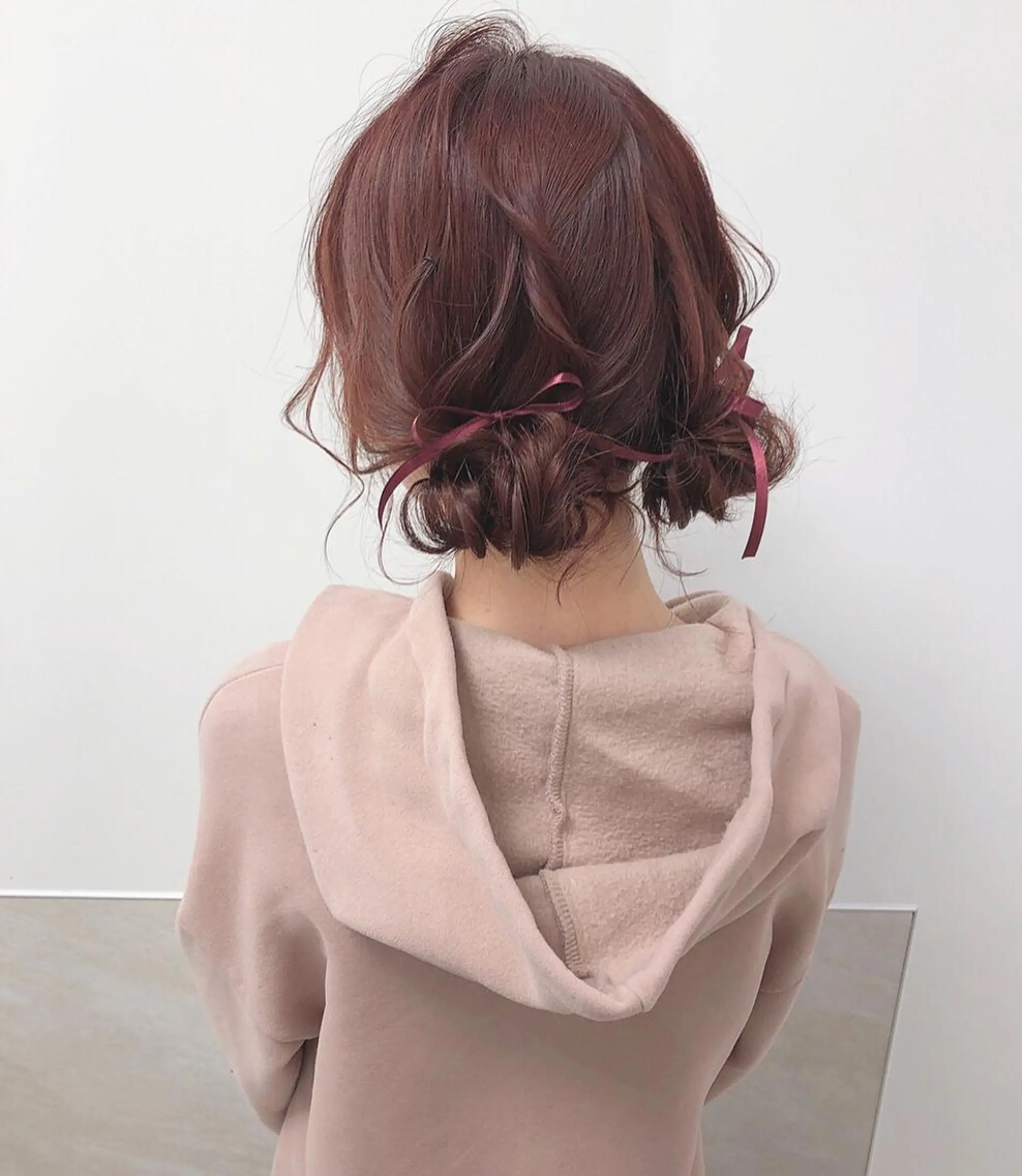 セミロング カラー ヘアアレンジ お団子ヘア ピンクカラー autre所属・大久保 ひでなりのヘアスタイル