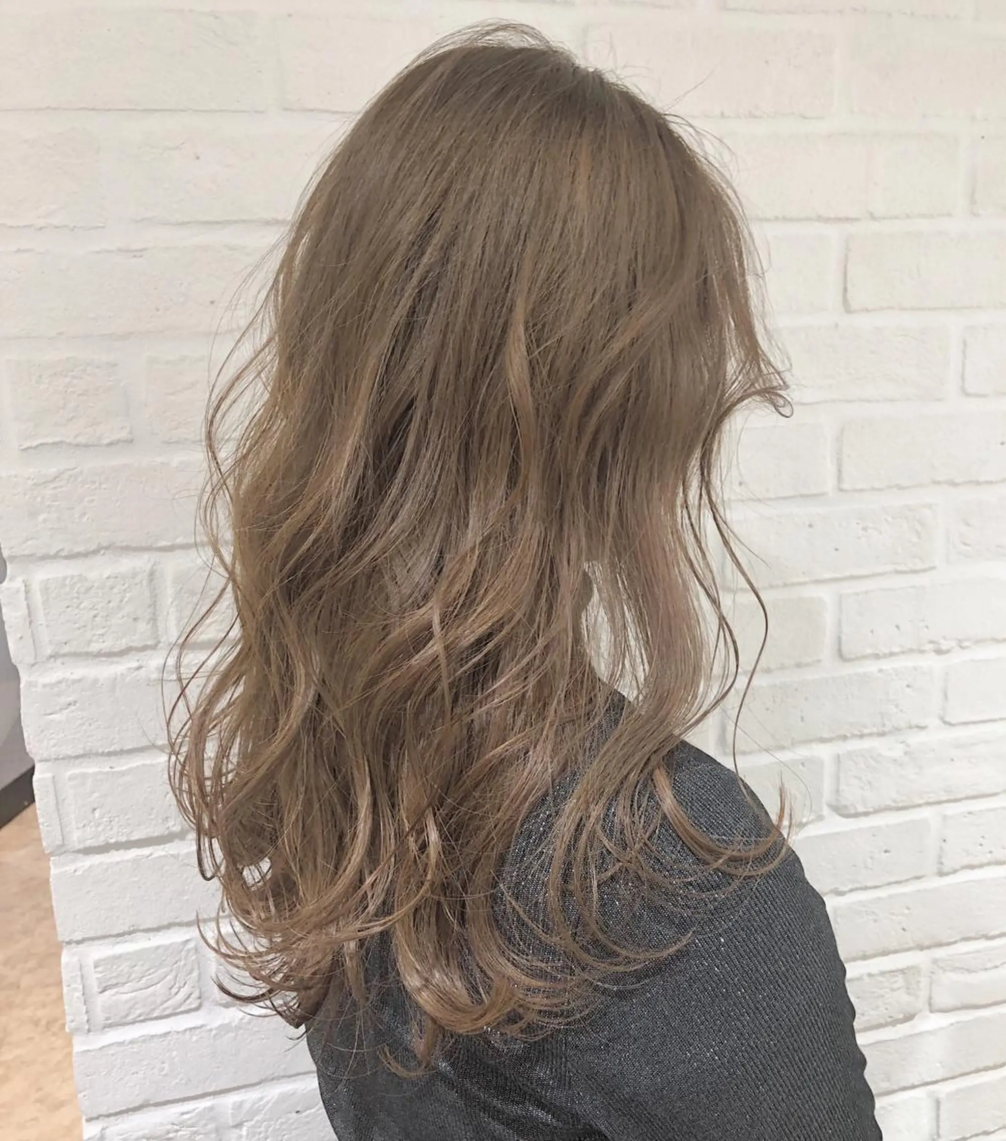 ロング ヘアカラー フジサキ ケンのヘアスタイル