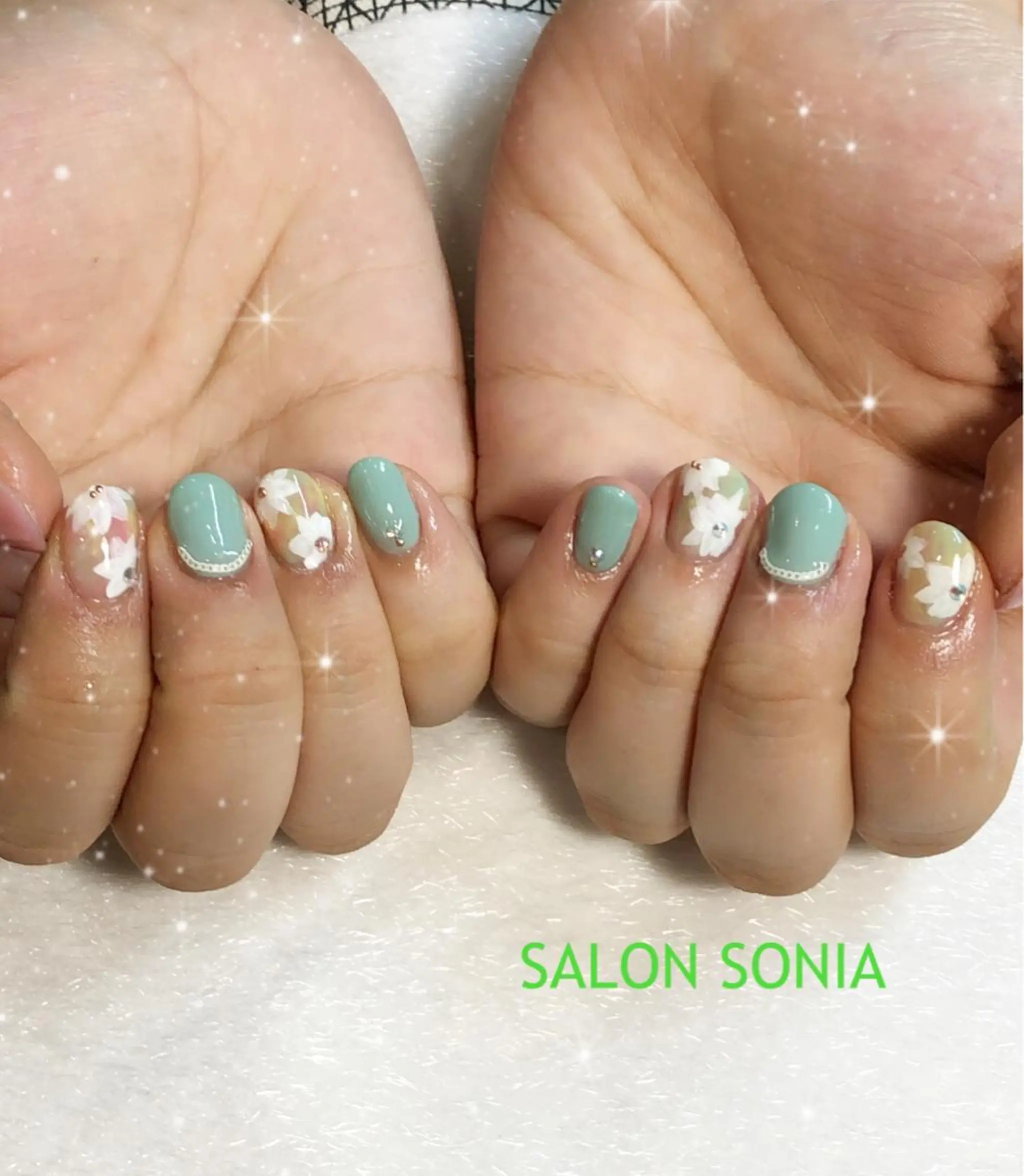 ネイル フラワーネイル 小顔・毛穴・たるみ ネイル　似内真樹のエステ・リラクイメージ