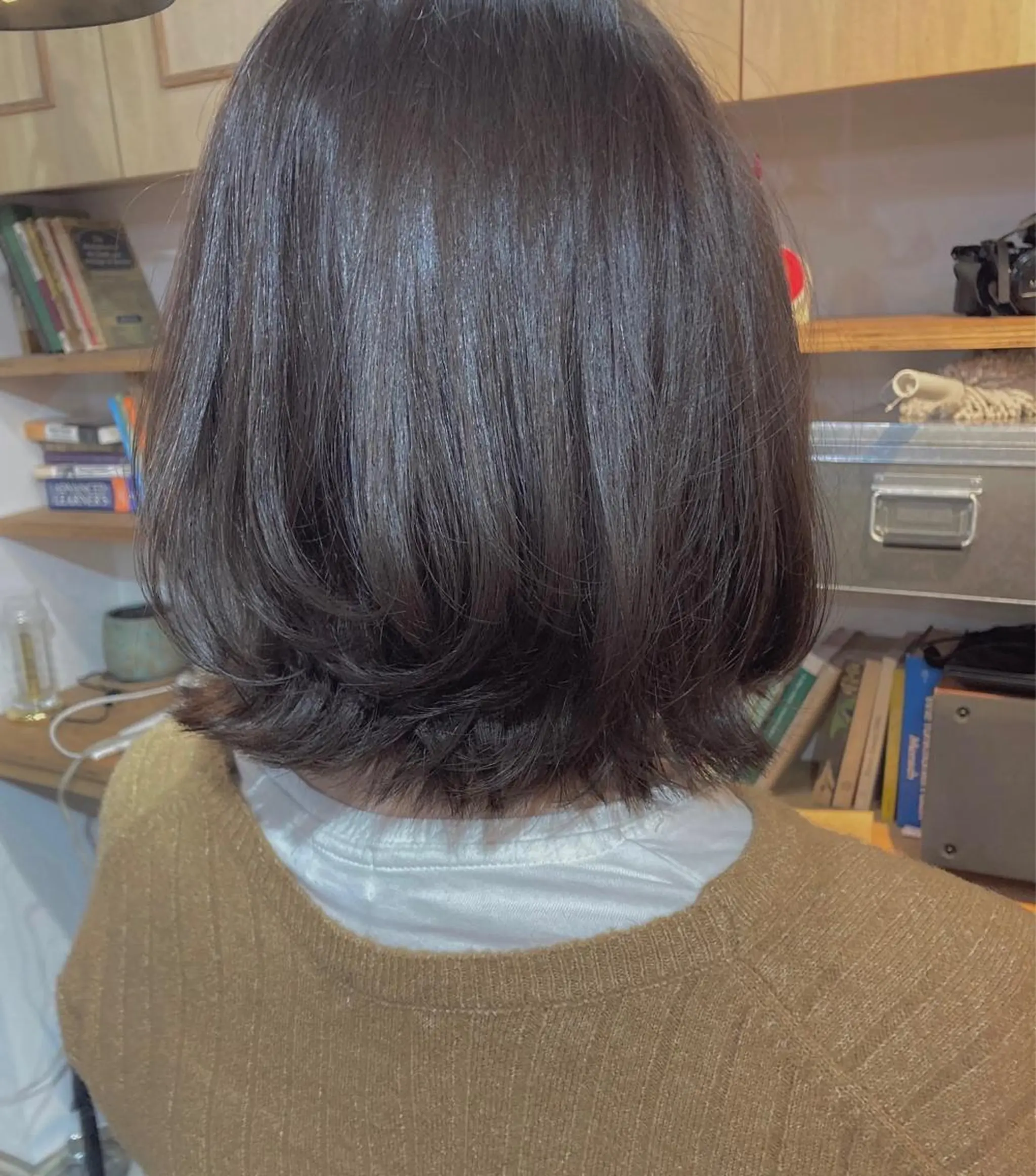 ミディアム ボブ くびれヘア 外ハネヘア roka ノゾミのヘアスタイル