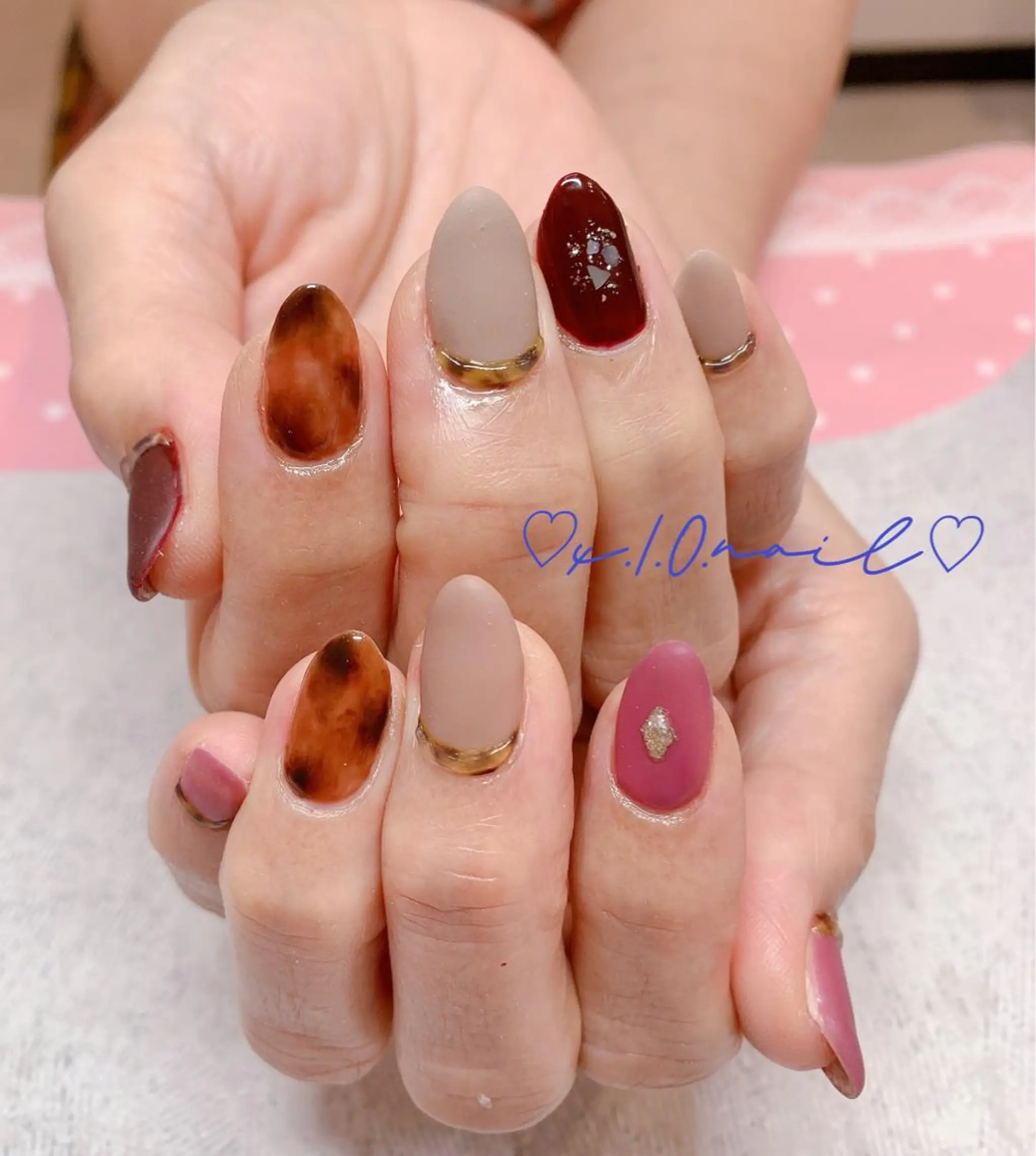 ネイル アニマル柄 アートネイル ニュアンスネイル ネイルチップ ハンドネイル x.1.0.nail ♡Cのネイルデザイン