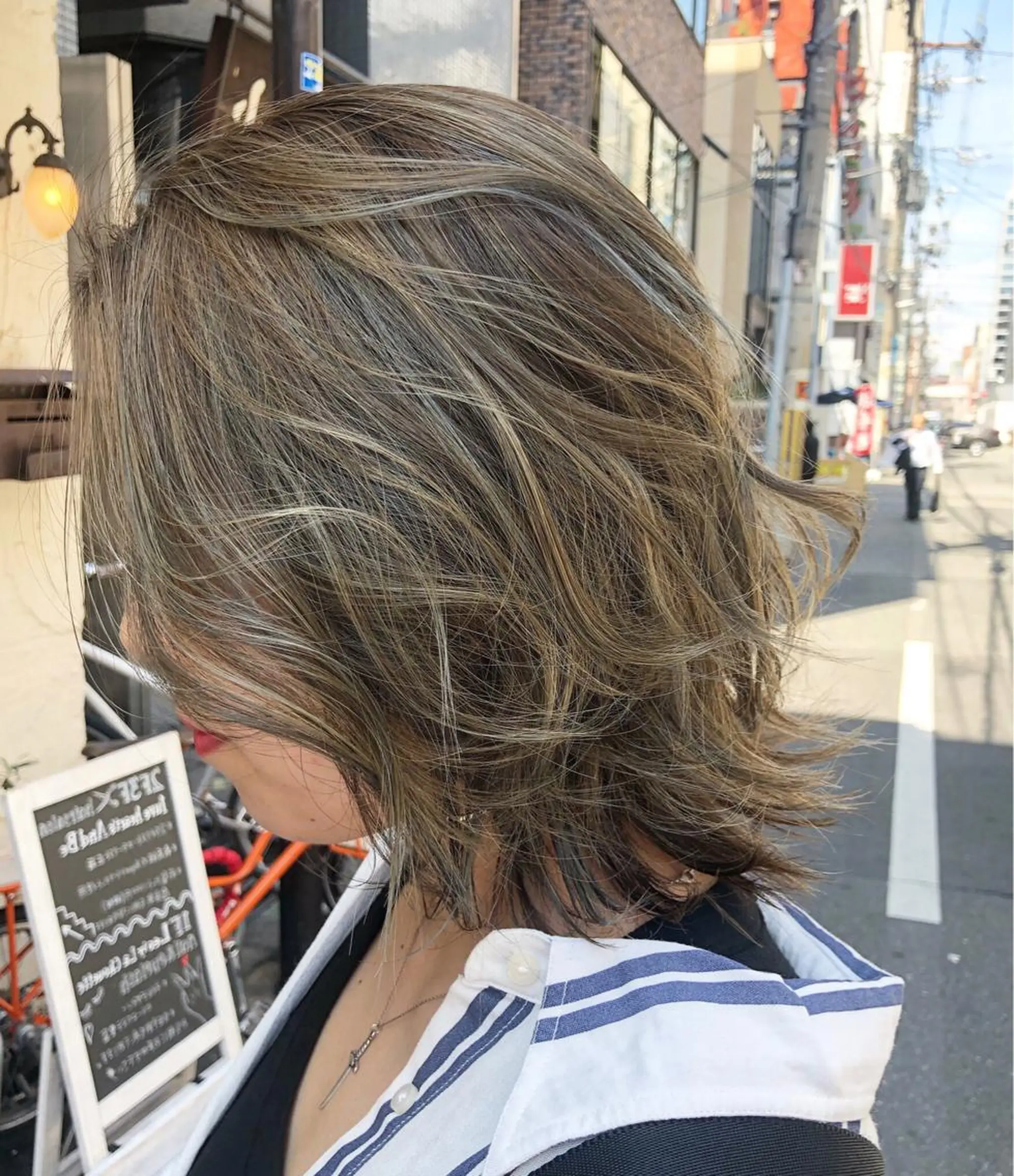 ショート カラー ブリーチ ハイライトカラー ハイライト luve heart's And Be  minamisemba所属・脇坂 佳世の眉毛・アイブロウイメージ