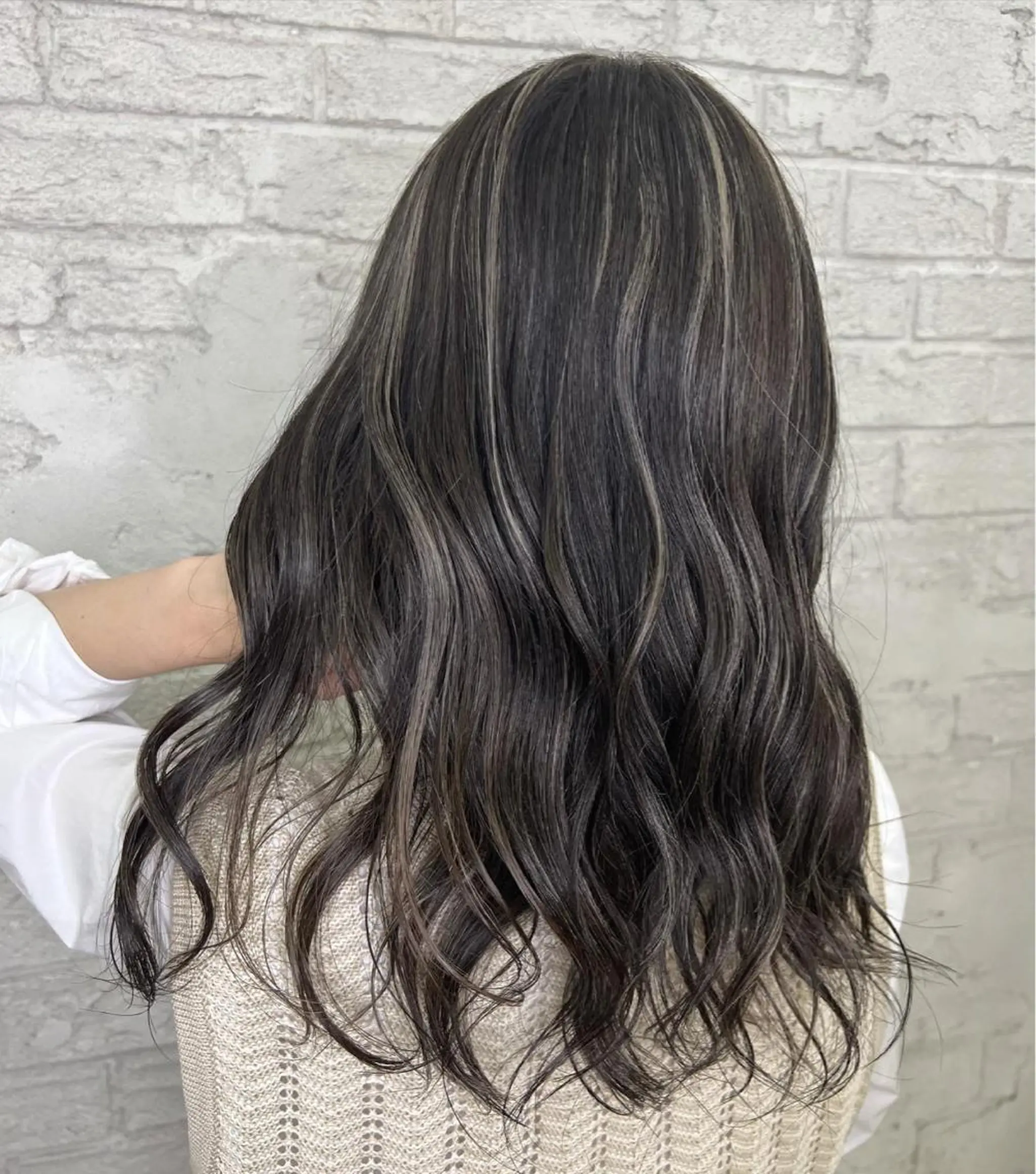 セミロング ハイライト ヘアカラー 🇺🇸ハイライト特 化美容師🇺🇸漆沢のヘアスタイル