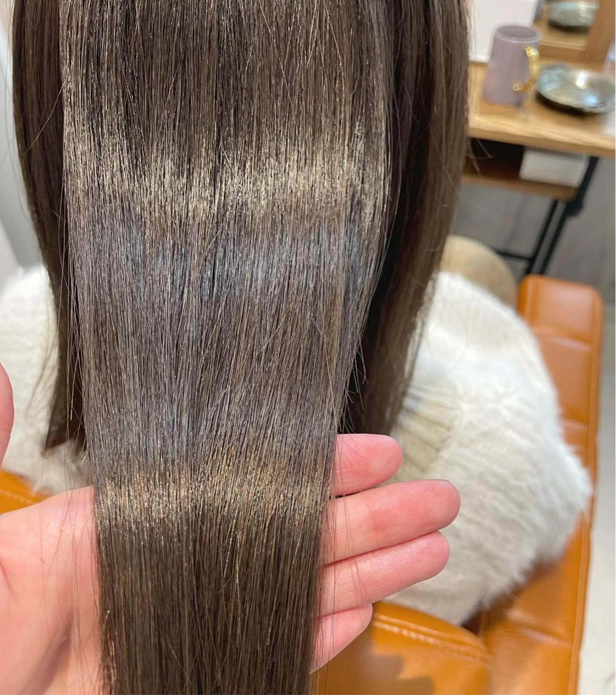 セミロング 小松崎 結花のヘアスタイル