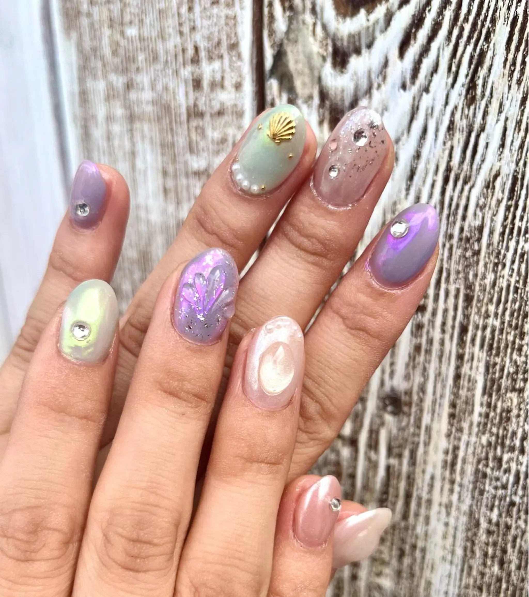 ネイル オーロラネイル ガーリー ストーンネイル 夏ネイル ハンドネイル para ☀︎ sol by BECK所属・Para Sol nail　Maoのネイルデザイン