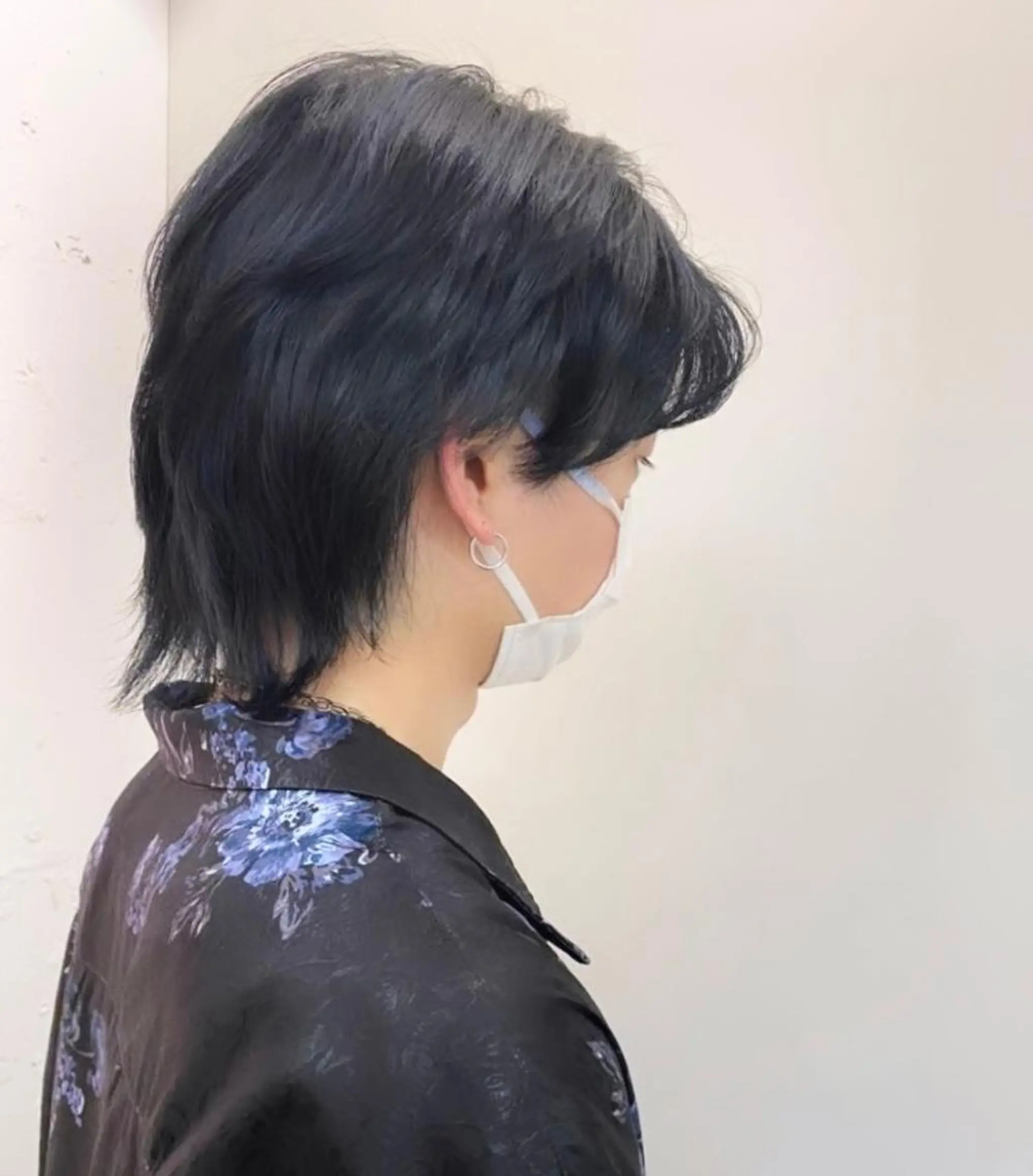 カラー メンズ メンズハイライト 黒髪 ブルーカラー ハイライトカラー サキ🤍ハイトーン 🩰くびれ巻きヘアのヘアスタイル