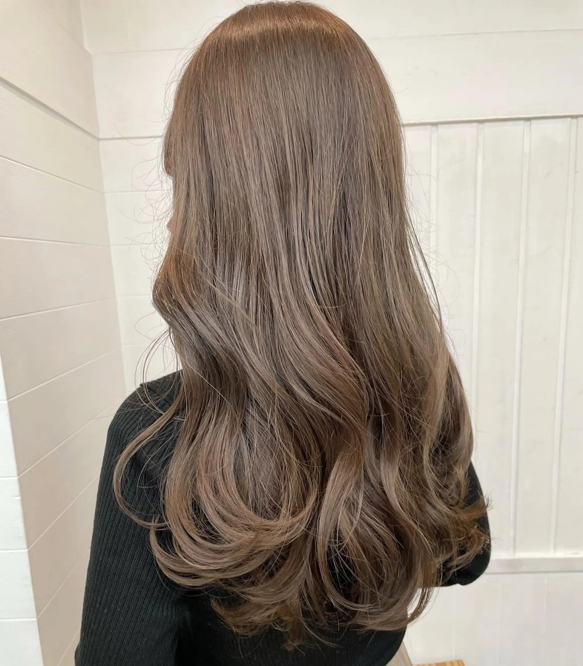 カラー ロング アディクシーカラー アッシュ ミストバング ブリーチ ブロンド カット パーマ N° anfeel 渋谷🪞🫧のヘアスタイル