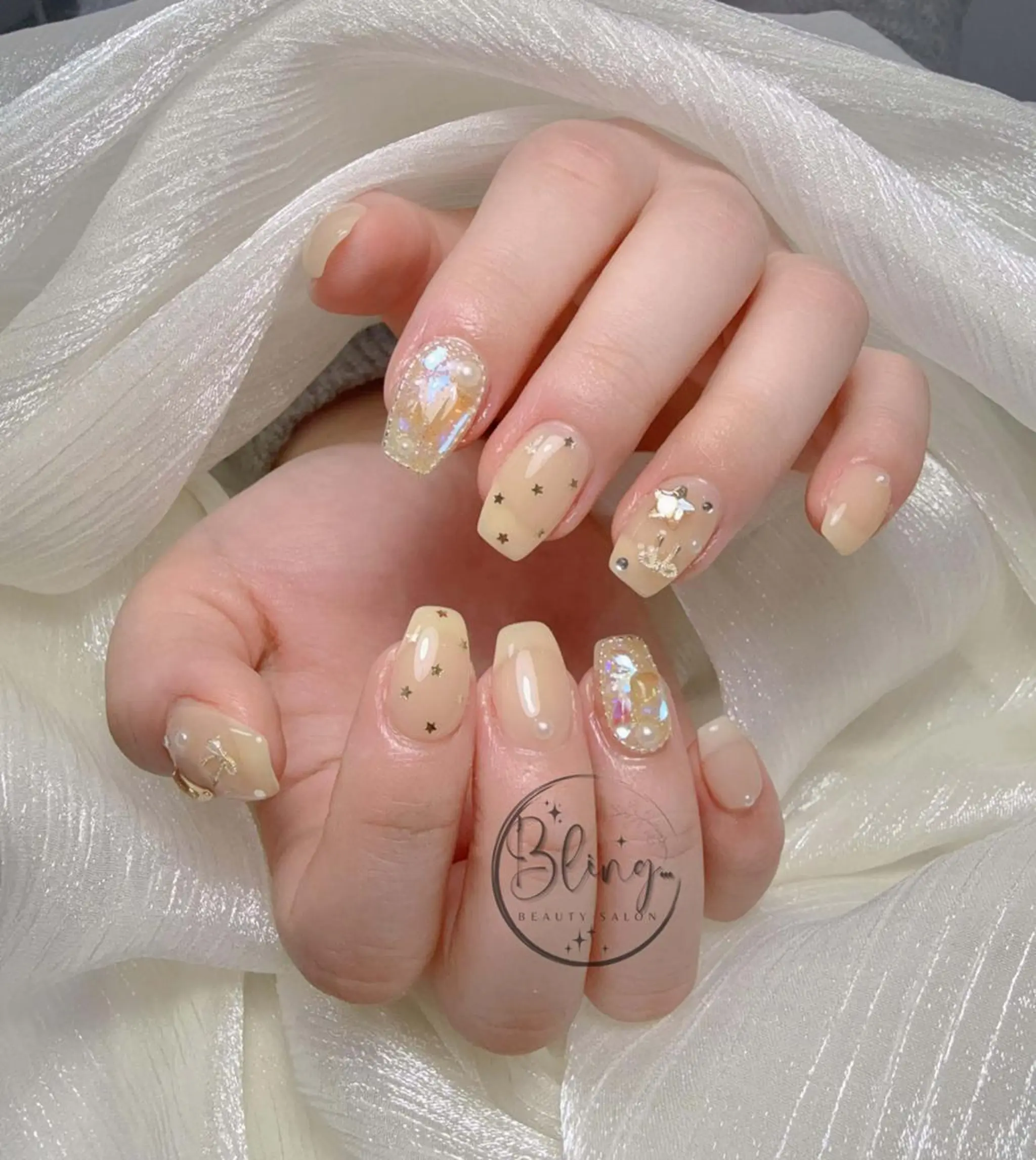 ミディアム 韓国風ヘア ハンドネイル Bling Salonのネイルデザイン