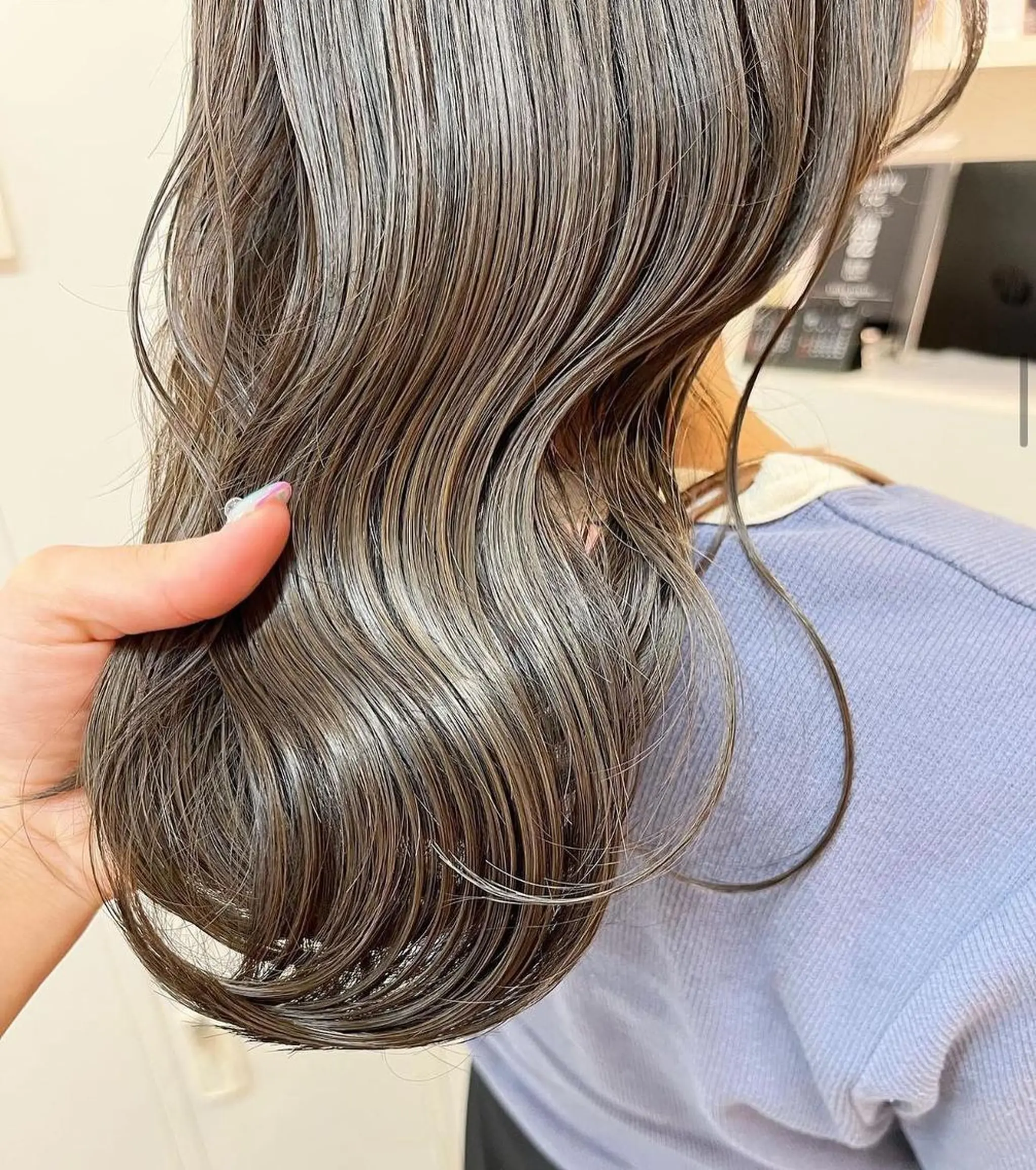 ミディアム カラー ヘアアレンジ ベージュカラー グレージュ ハイライトカラー ミルクティーベージュ くせ毛 韓国/髪質改善💘 櫻井かれんのヘアスタイル