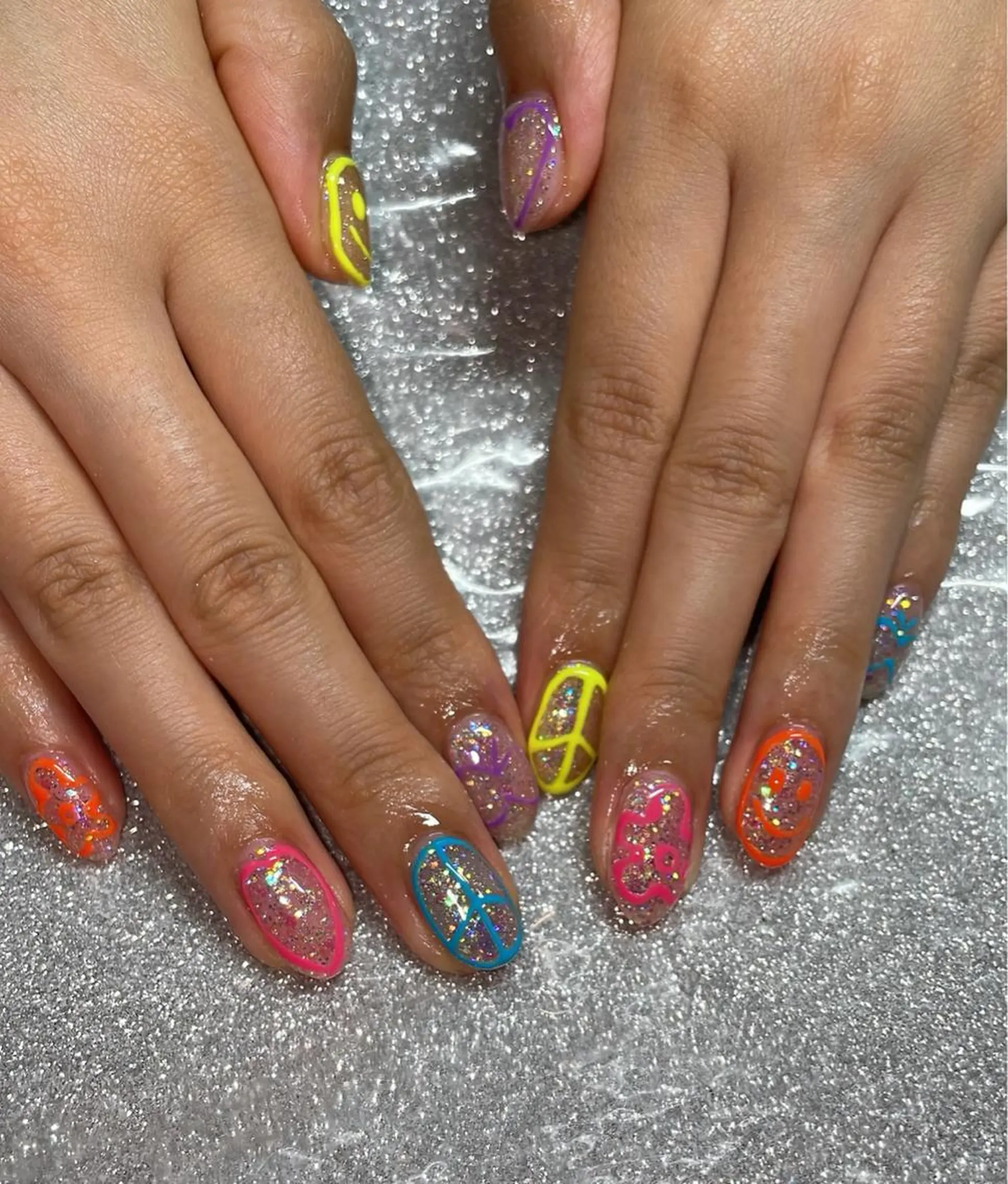 ネイル ハンドネイル VIERU 🌈🎀💖のネイルデザイン