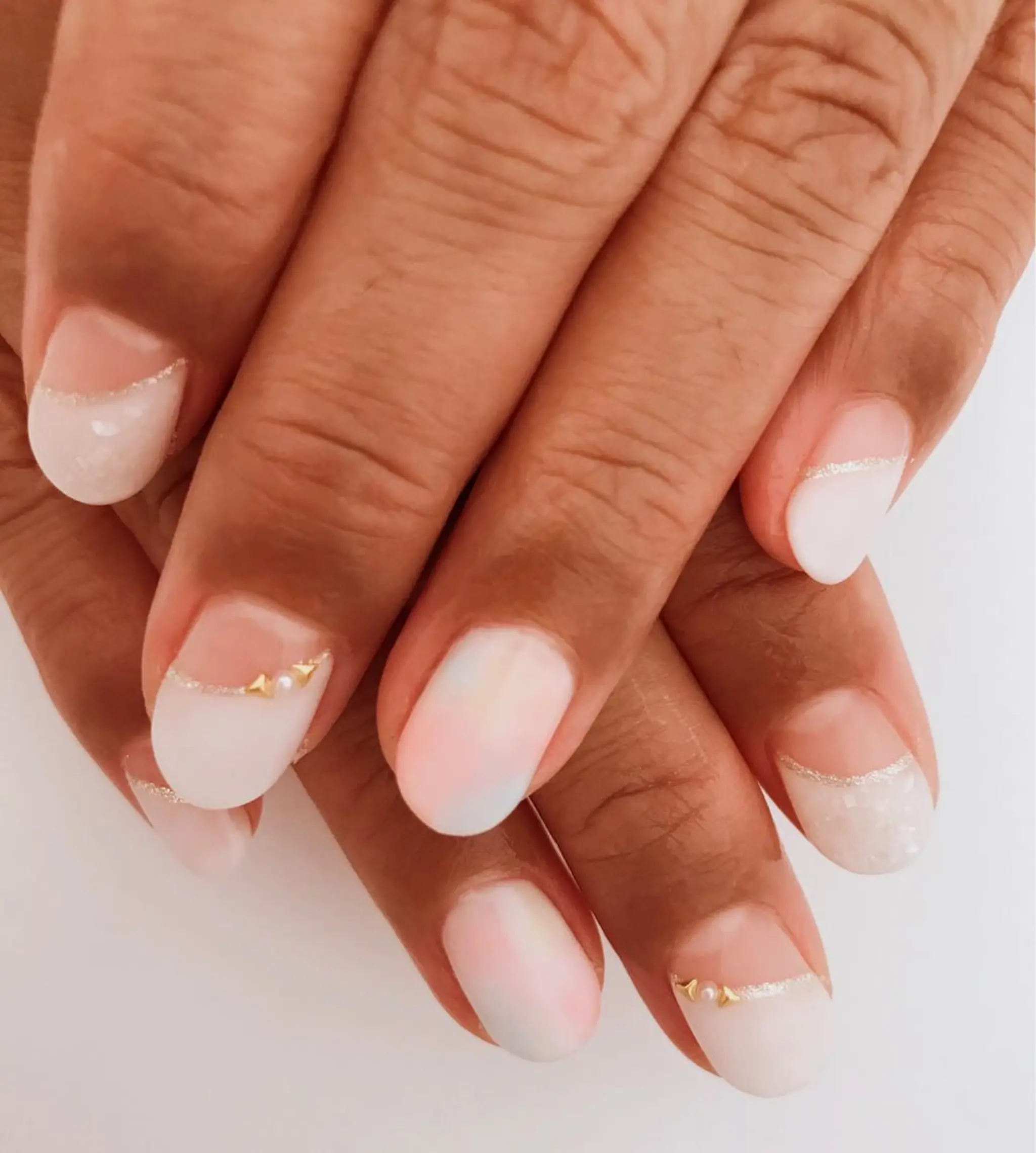 ネイル フレンチネイル 斜めフレンチ a yakaのネイルデザイン