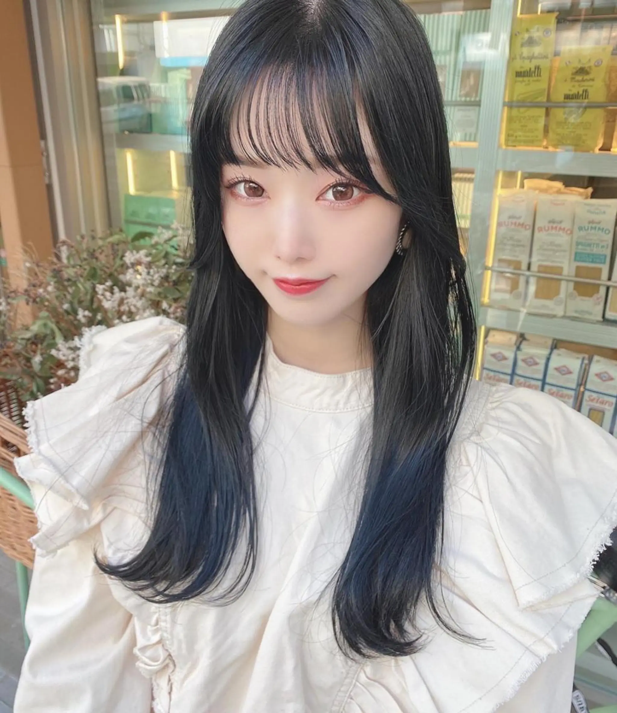 ミディアム カラー ヘアアレンジ 黒髪 ブルーカラー ブルーブラック ハイライトカラー くせ毛 韓国/髪質改善💘 櫻井かれんのヘアスタイル