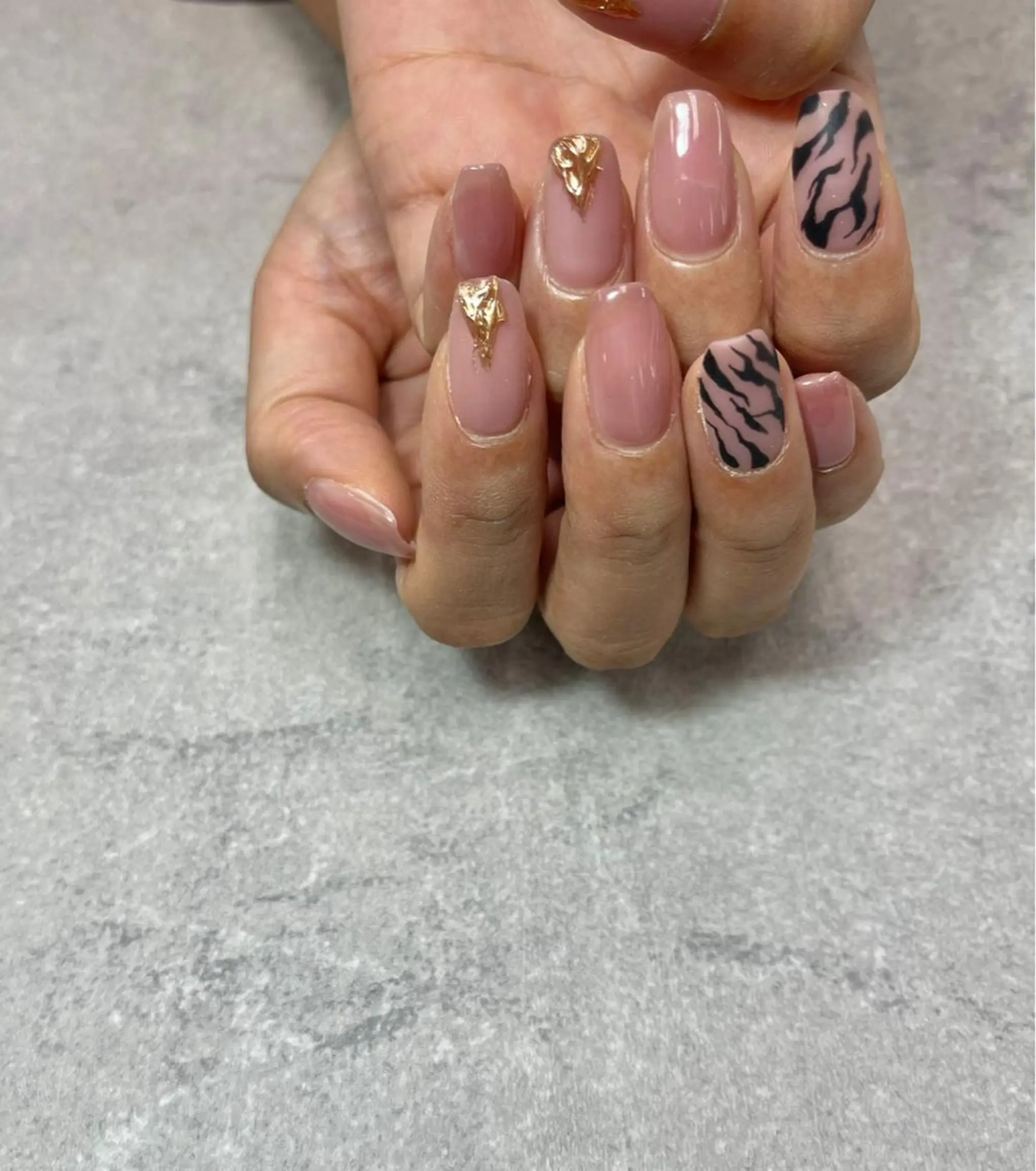 ネイル アニマル柄 ミラーネイル ニュアンスネイル ピンク ハンドネイル ハンドケア FASTNAIL PLUS 新宿店のネイルデザイン