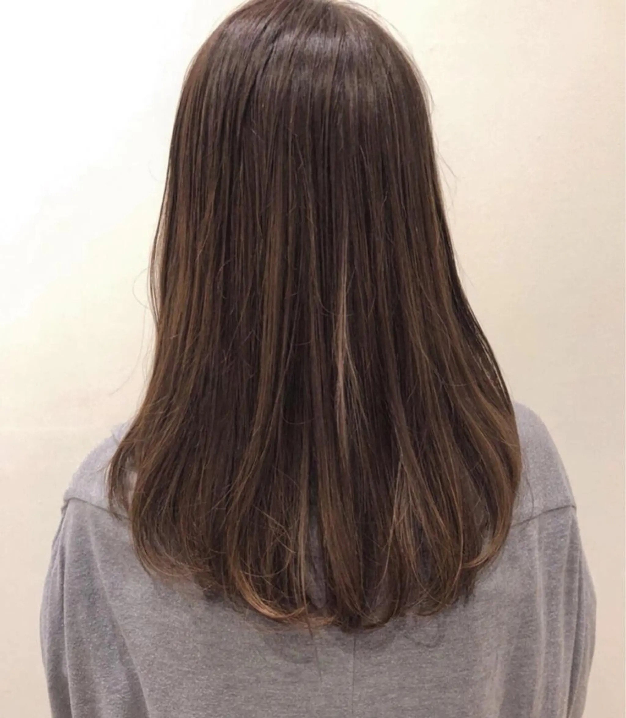 ロング 石田 優菜のヘアスタイル