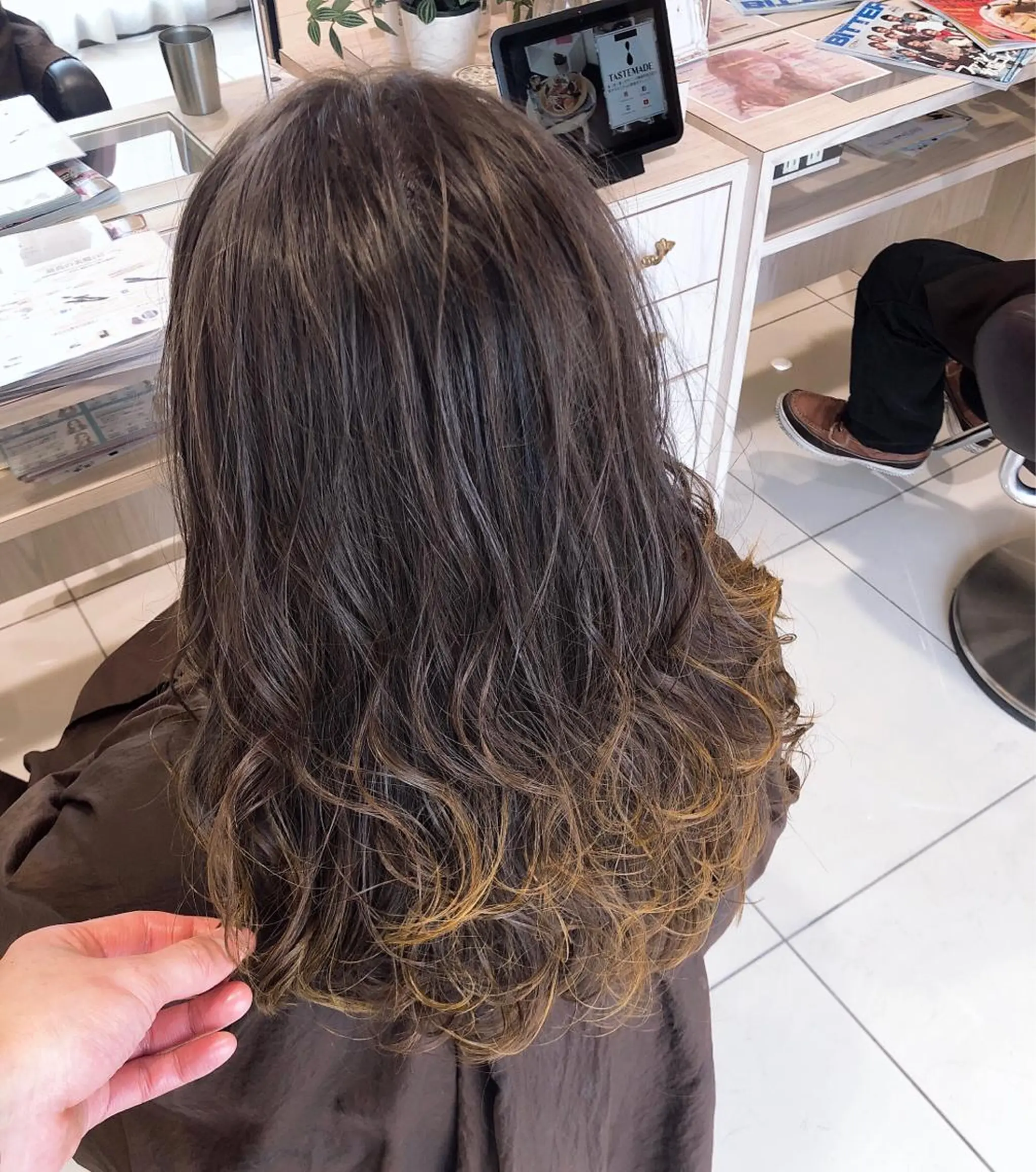 セミロング カラー グラデーションカラー イエローカラー ヘアカラー 難しい髪質の縮毛矯正 高岡/射水/髪質改善のヘアスタイル