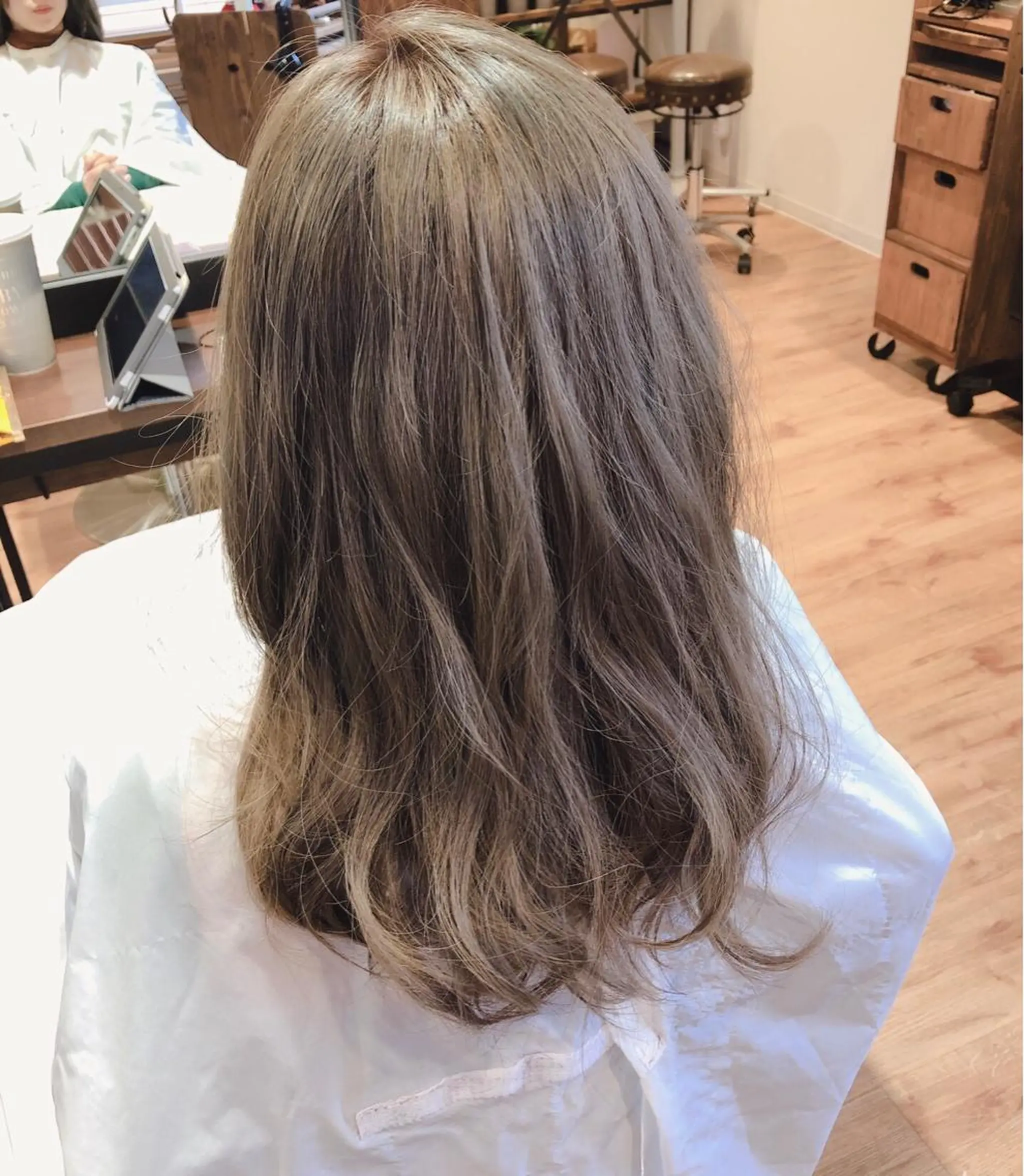 セミロング カラー グレージュ Live店長 yumenaのヘアスタイル