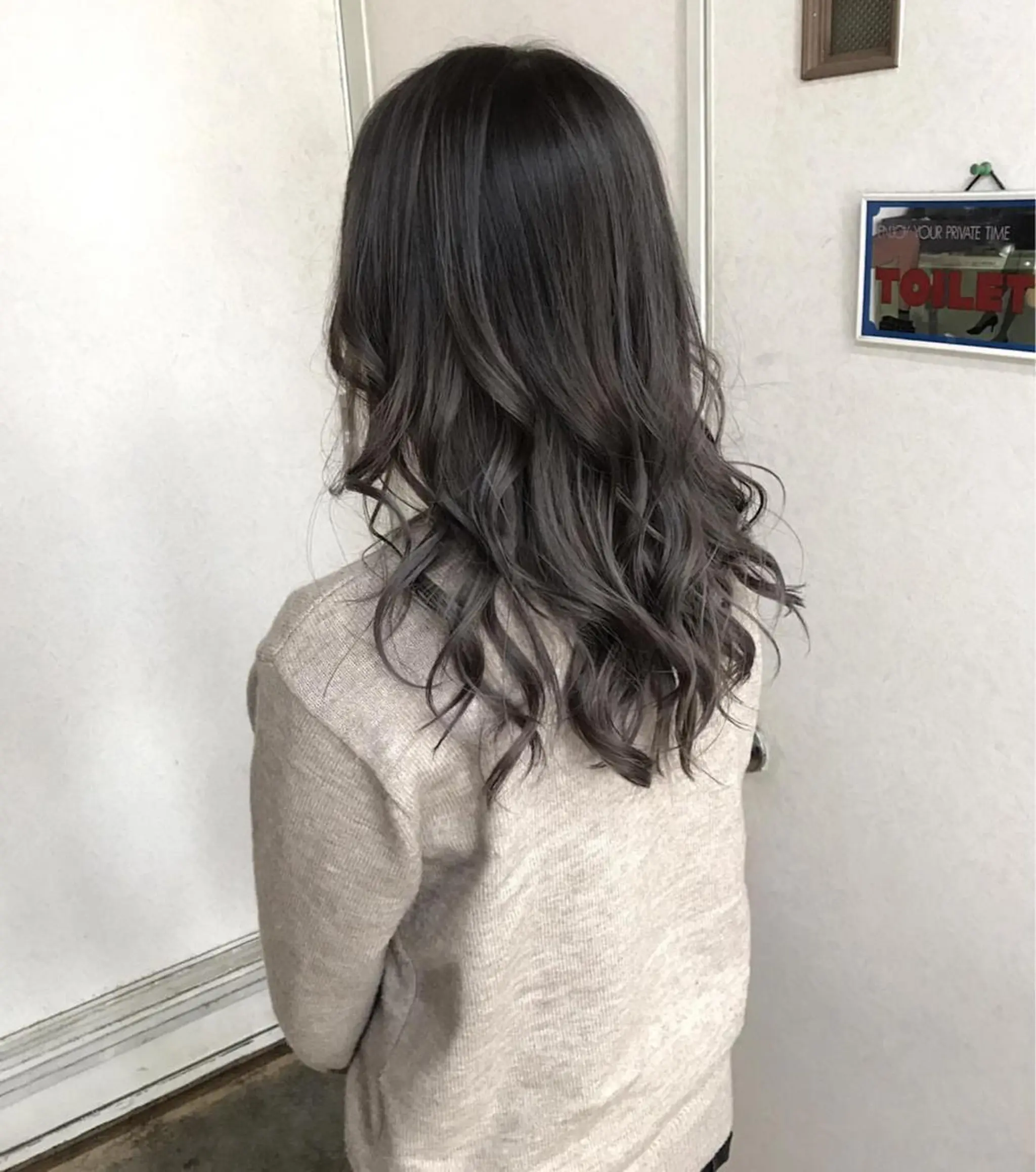 セミロング カラー パーマ アッシュ アッシュグレー アッシュグレージュ バレイヤージュ グラデーションカラー カット ヘアカラー BOB所属・三輪 太一のヘアスタイル