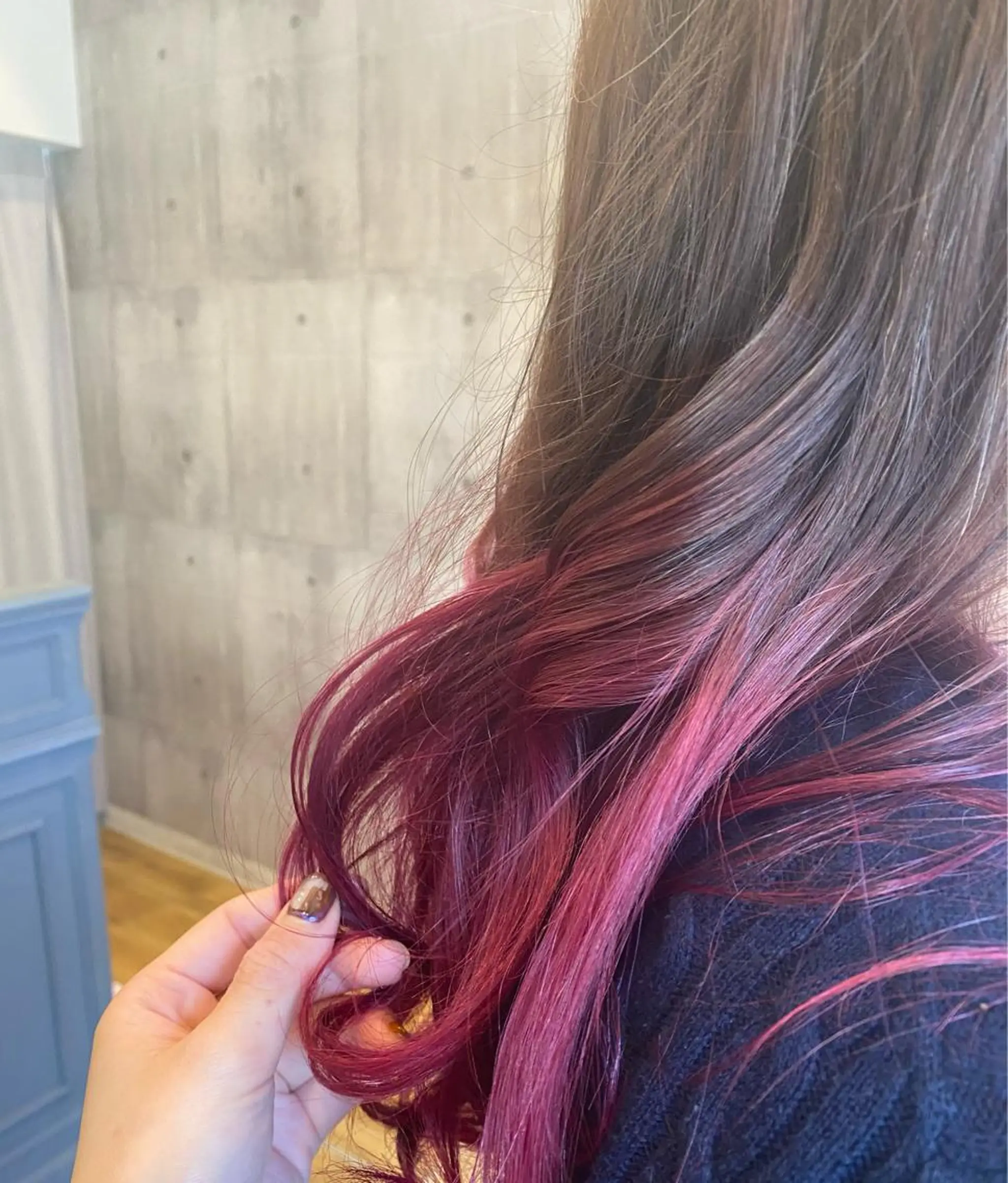 ロング カラー 新谷 桃子のヘアスタイル