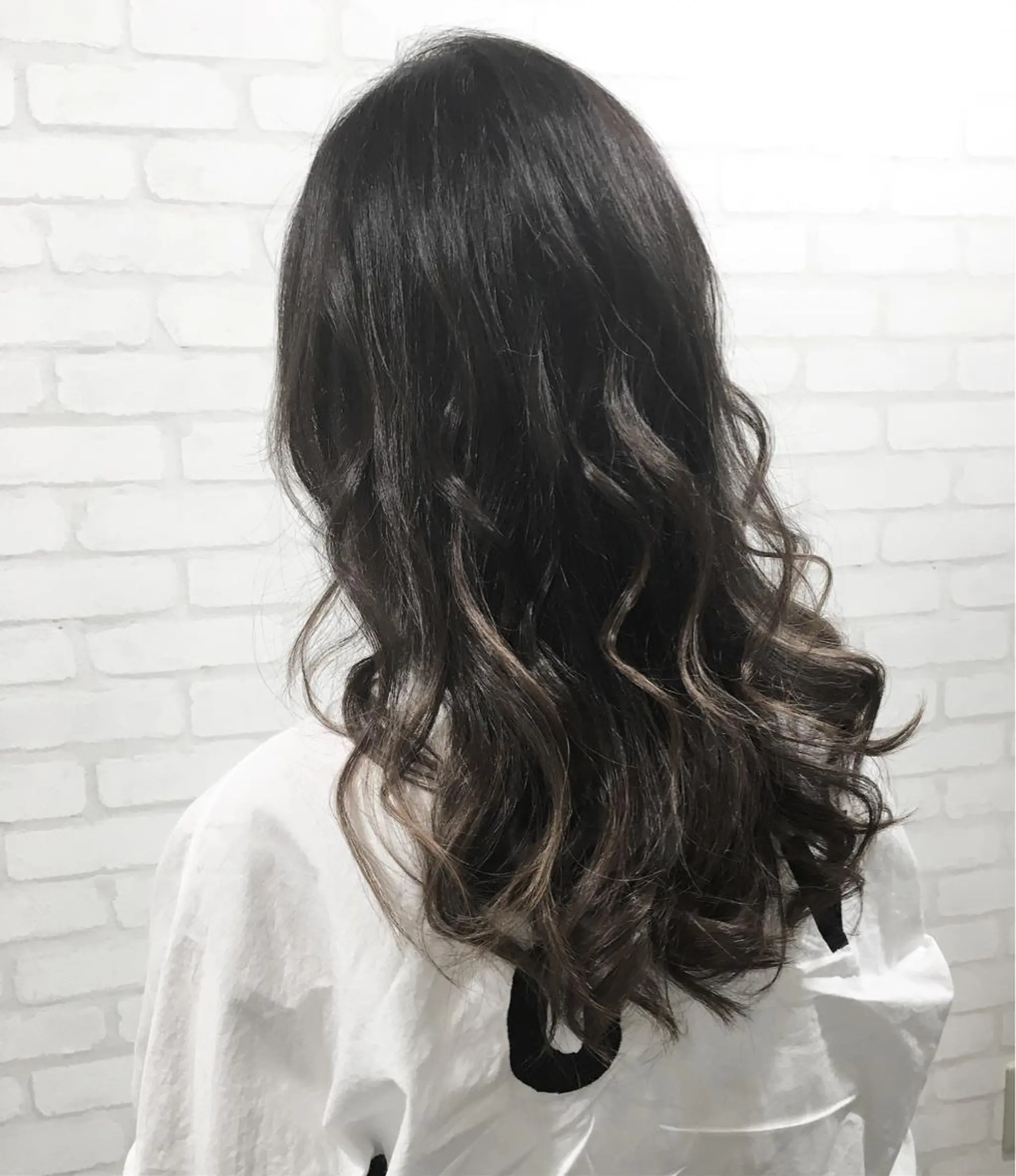 セミロング カラー グレージュ miki 🦎のヘアスタイル