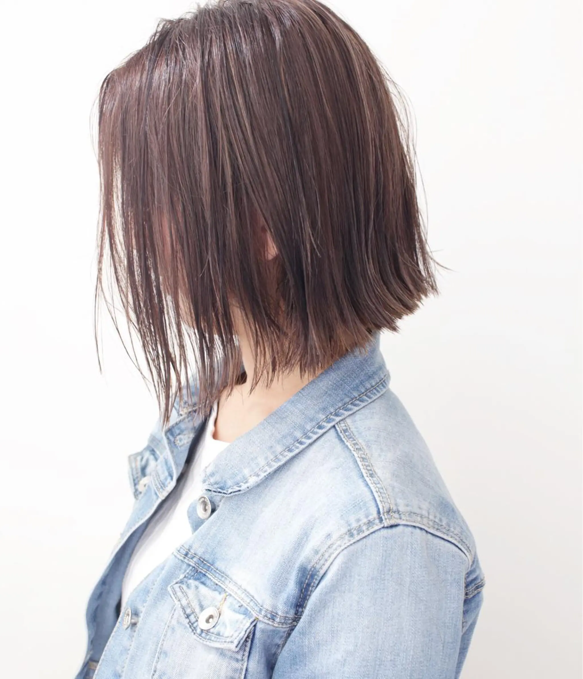 ミディアム カラー ヘアアレンジ 切りっぱなしボブ ハイライトカラー ボブ ハイライト Mariana/ 鶴原-ハイライトのヘアスタイル