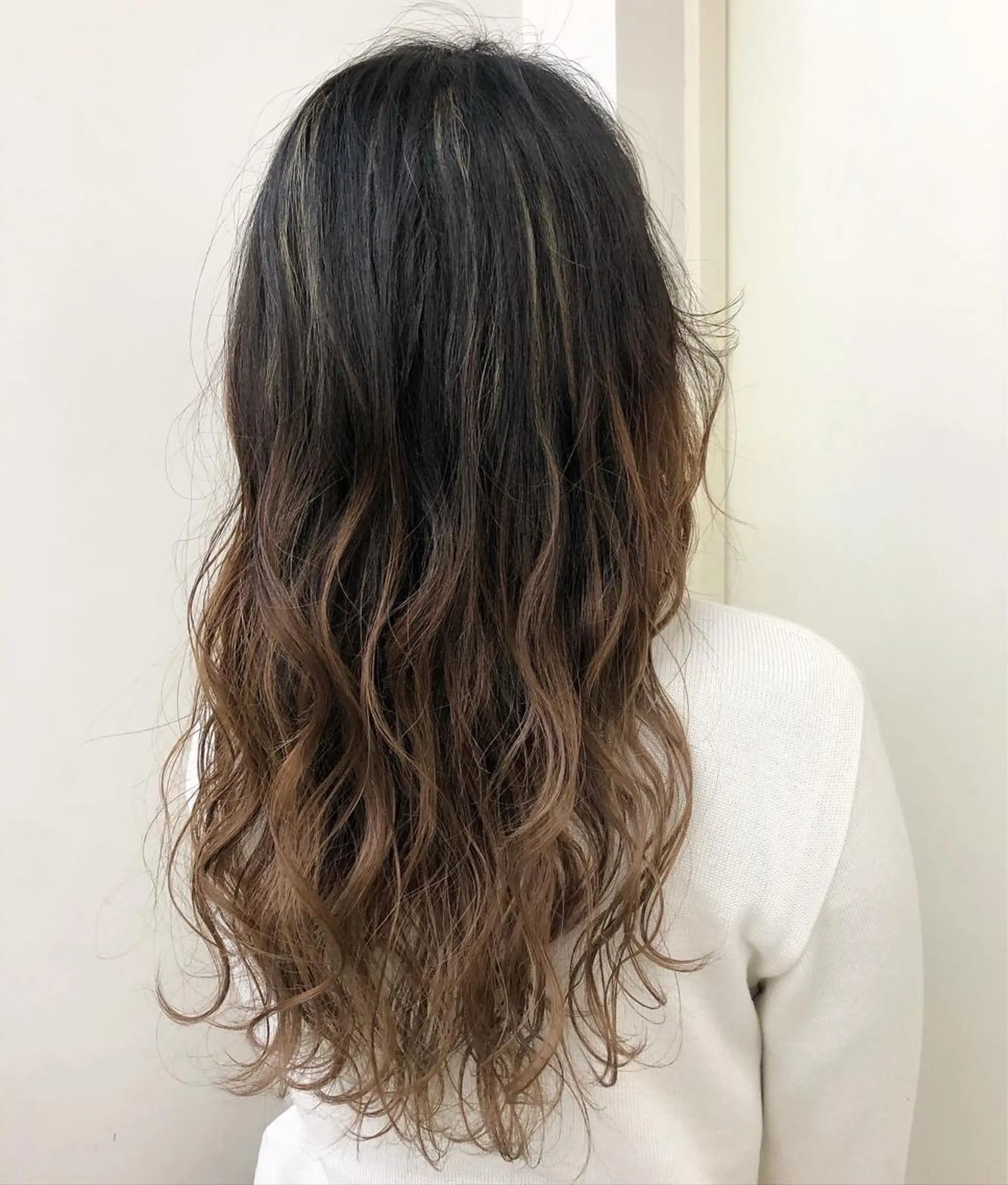 ロング カラー 安藤 佑衣のヘアスタイル