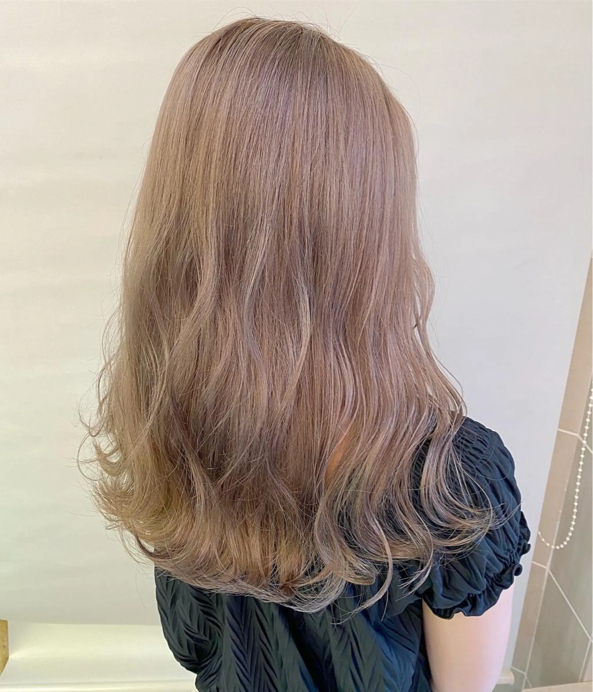 ロング カラー ヘアアレンジ マツエク・マツパ ベージュカラー カット ヘアカラー SNSで大バズり‼️ 欧米風ヘア大ヒット中のヘアスタイル