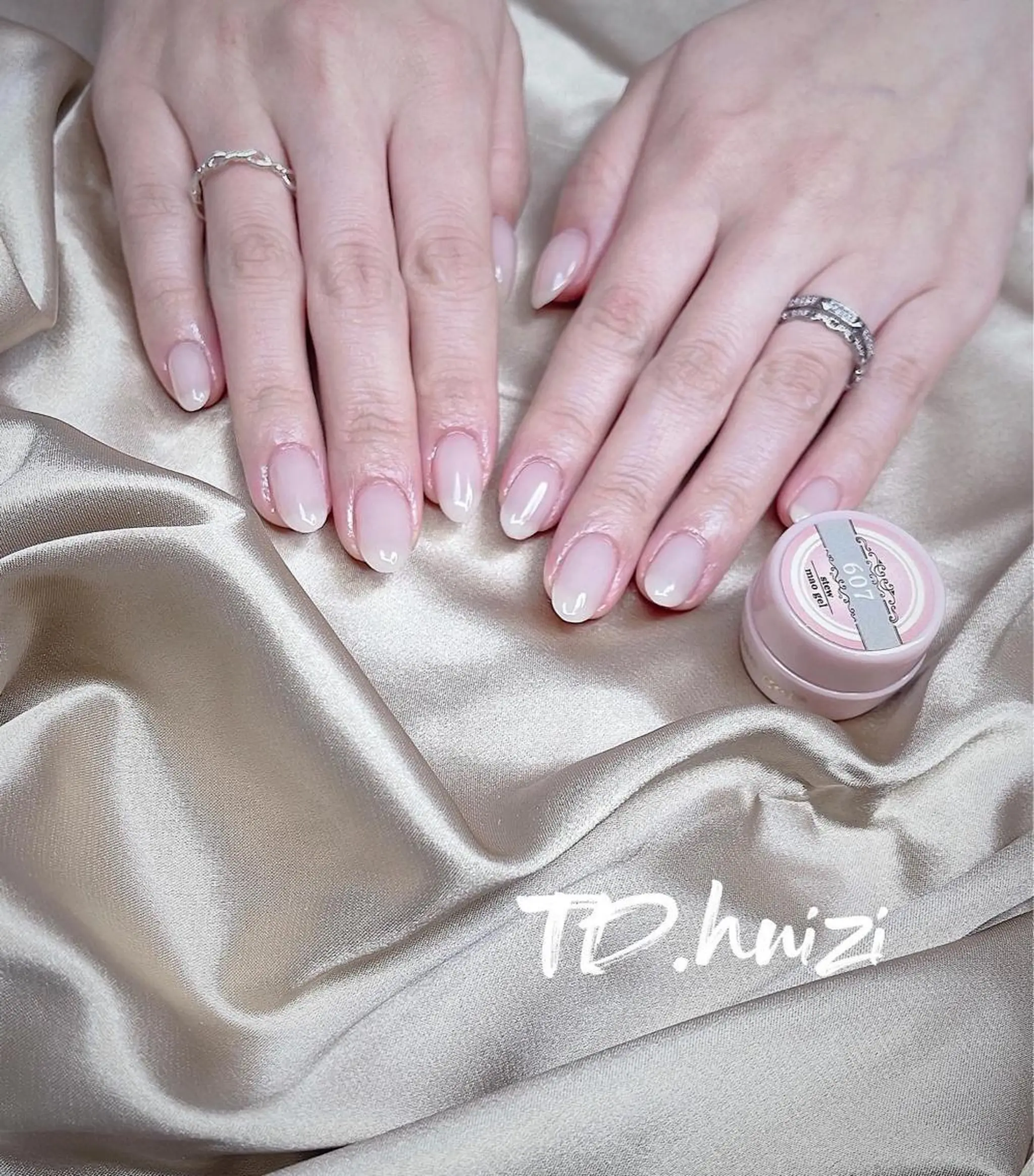 ミディアム ハンドネイル めぐみのネイルサロン 惠のネイルデザイン