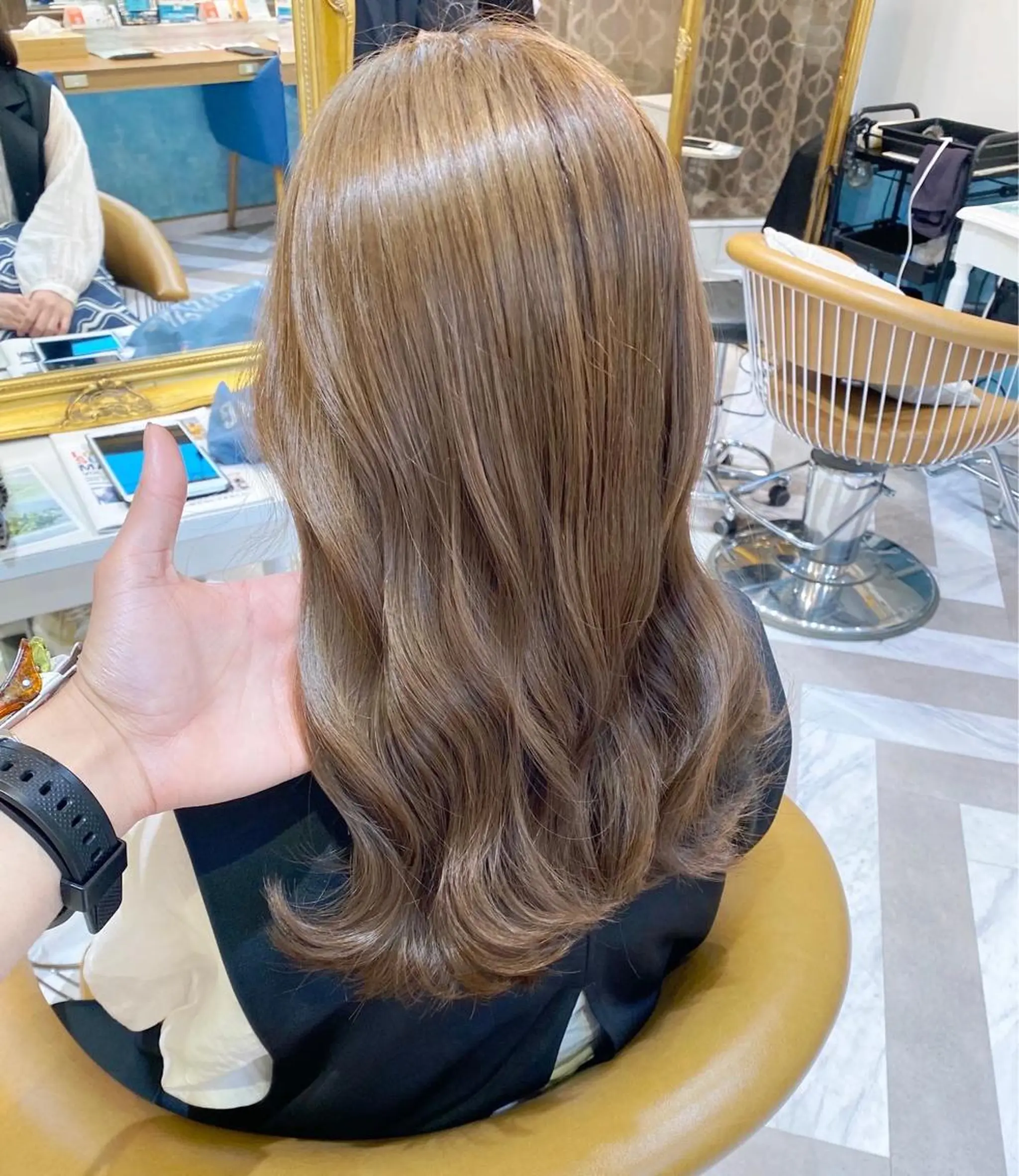 ミディアム カット ヘアカラー トリートメント レイヤーカット /透明感カラー西田のヘアスタイル