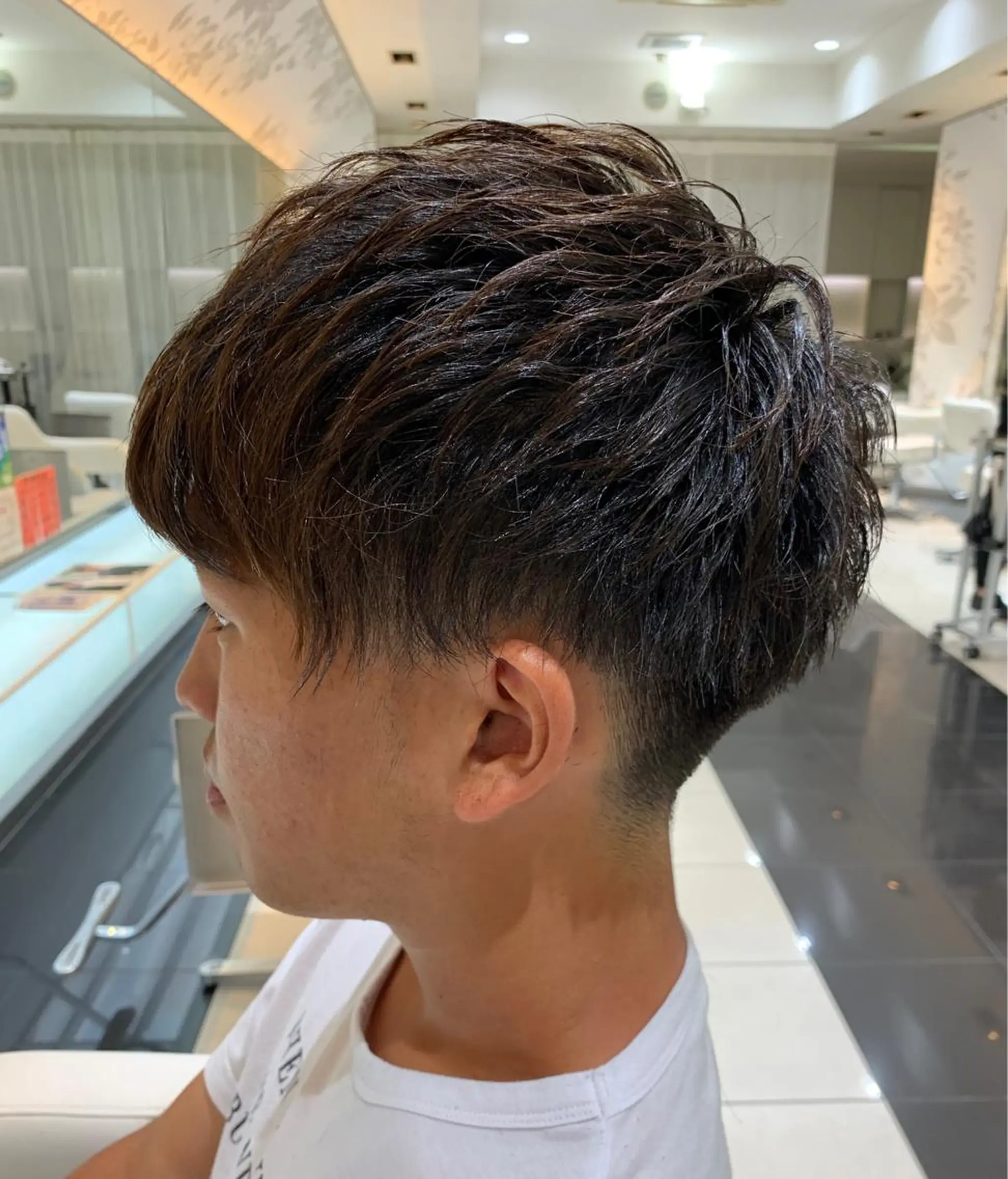 ショート パーマ メンズ マッシュ メンズパーマ 外ハネヘア 赤み消しカラー /透明感カラー 上長のヘアスタイル