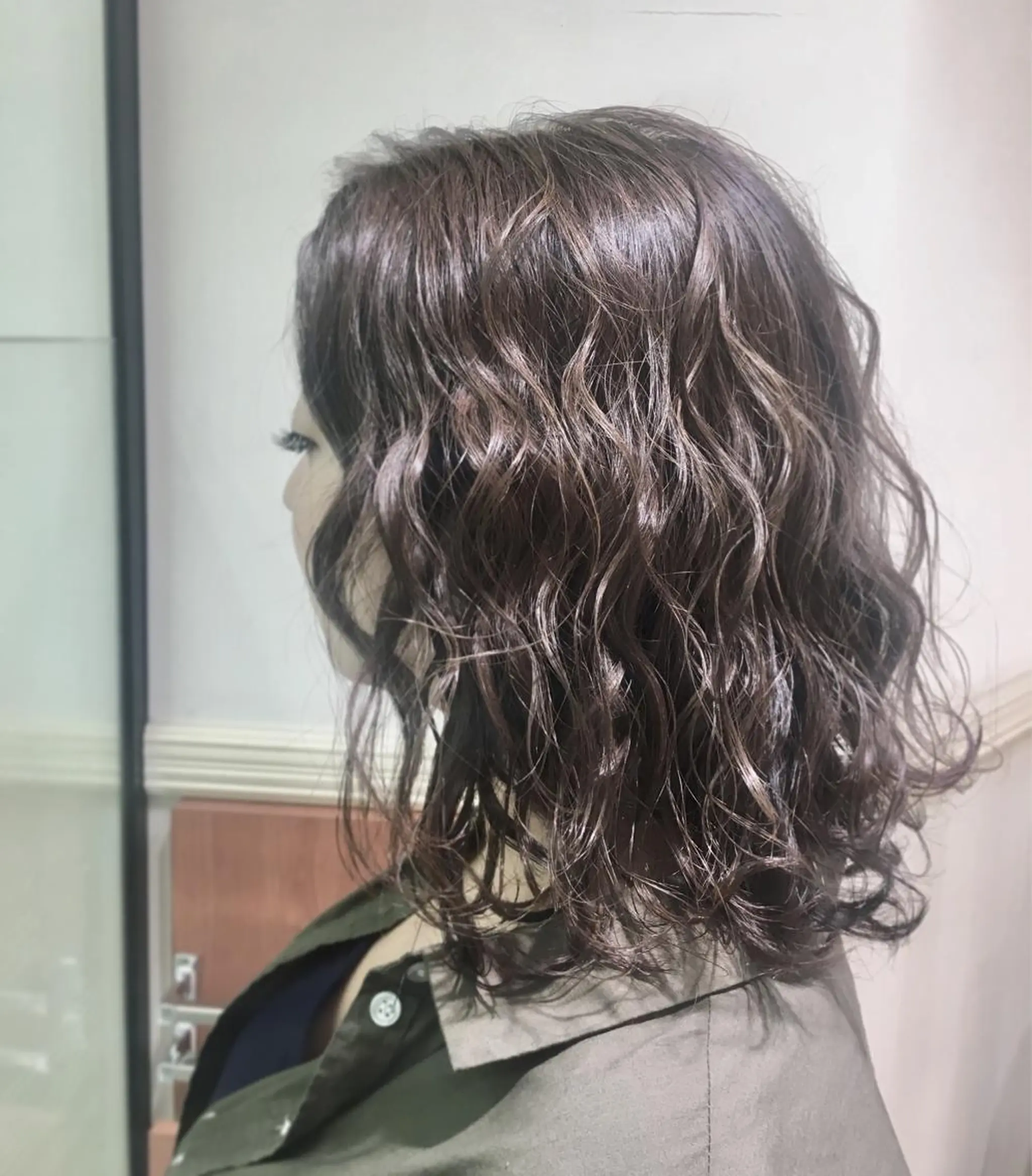 ミディアム カラー グレージュ ハイライトカラー ハイライト カット ヘアカラー N° jillva ♦️川端裕司♦️のヘアスタイル