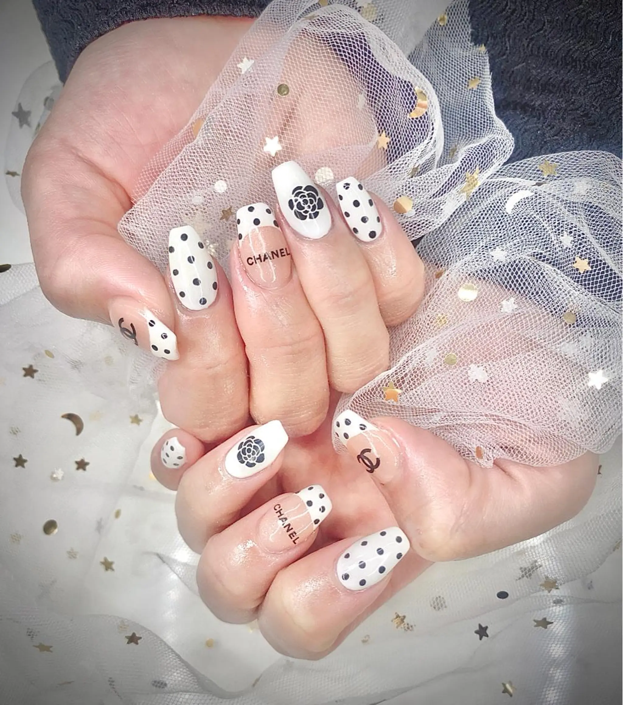 ネイル ハンドネイル I-nailロング /ワンホン/キラキラのネイルデザイン