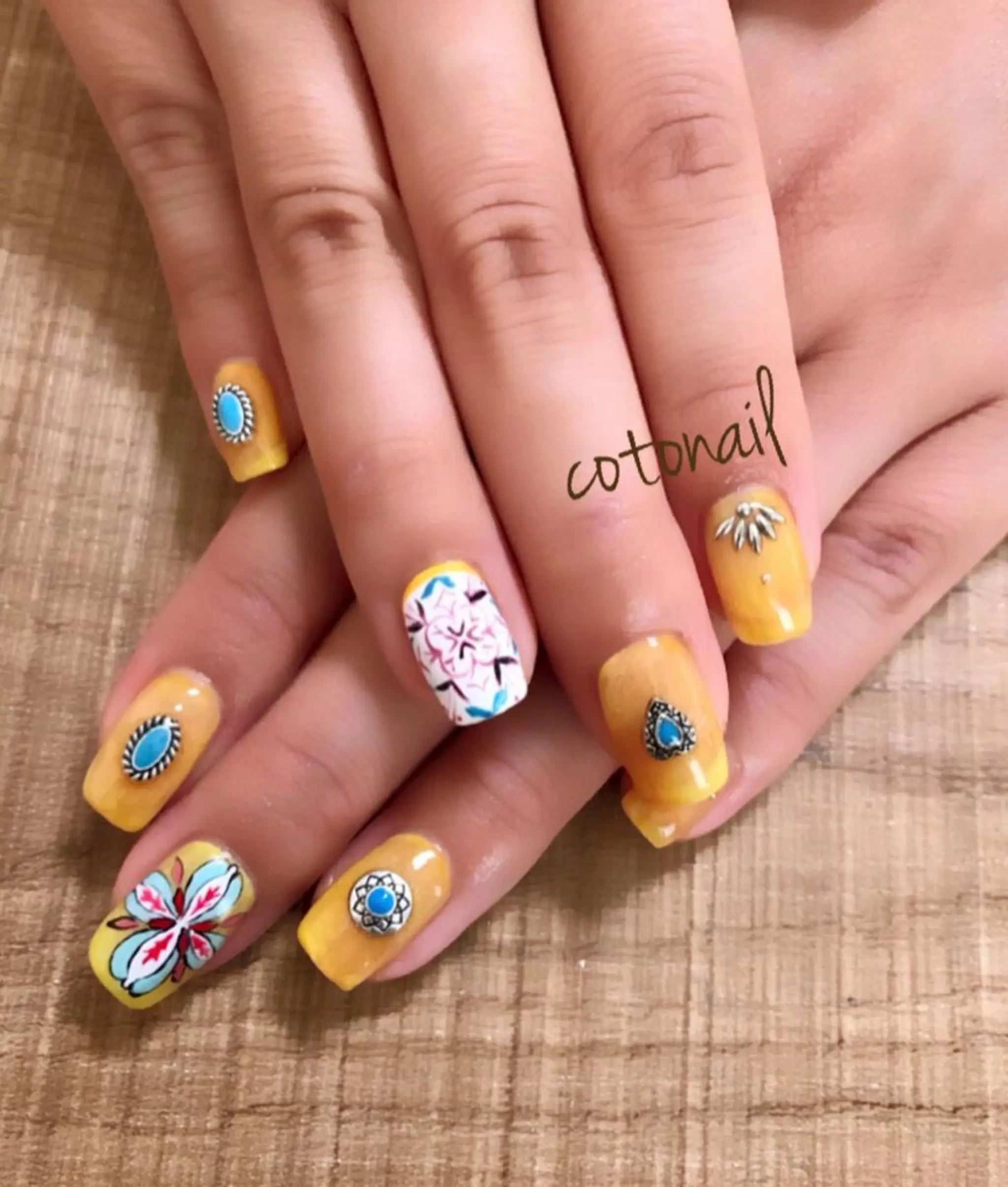 ショート ネイル ツメトマツゲ .のネイルデザイン