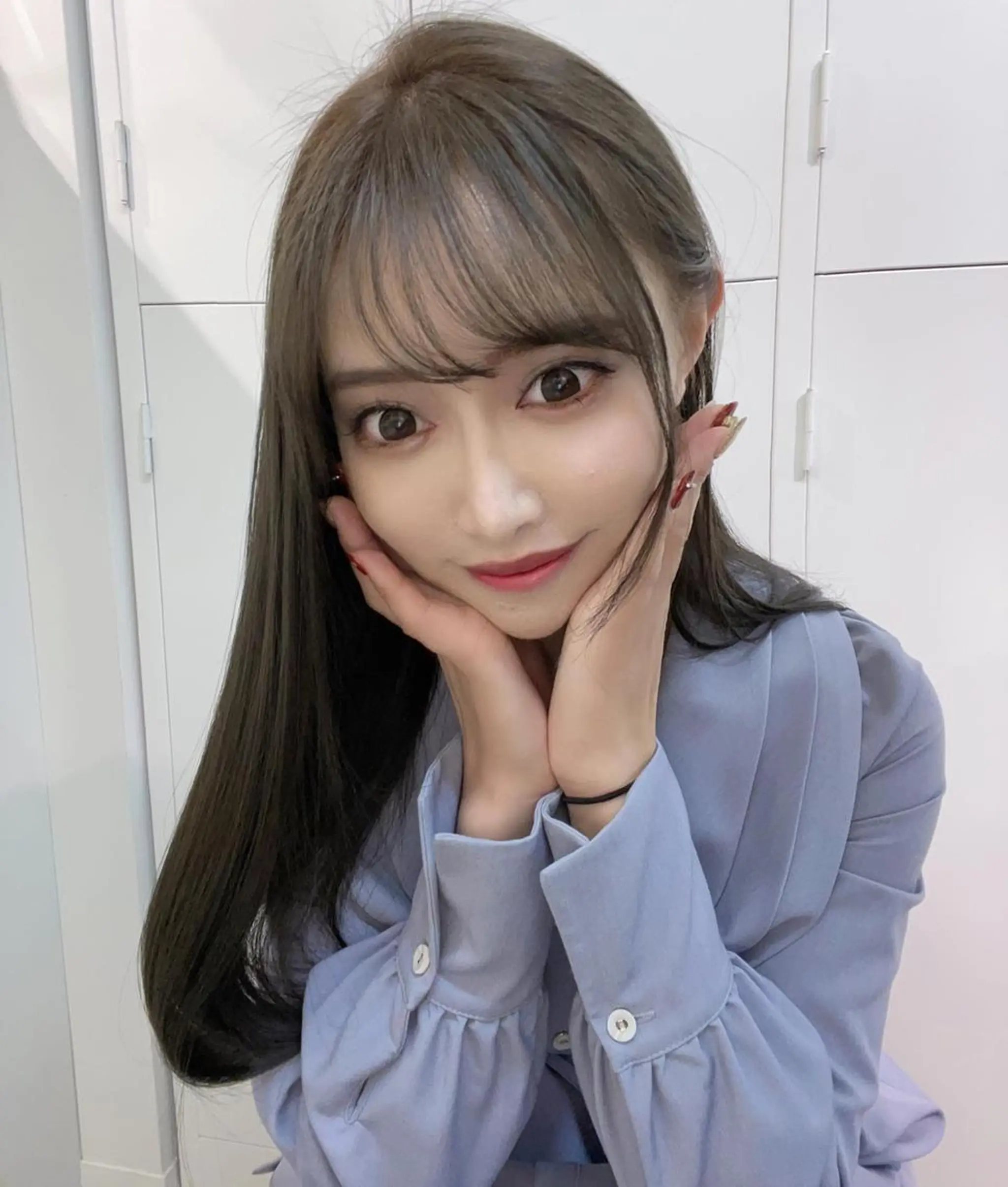 ミディアム カラー ヘアアレンジ ミストバング ベージュカラー デザインカラー  フェイスフレーミング グラデーションカラー 韓国/髪質改善💘 櫻井かれんのヘアスタイル