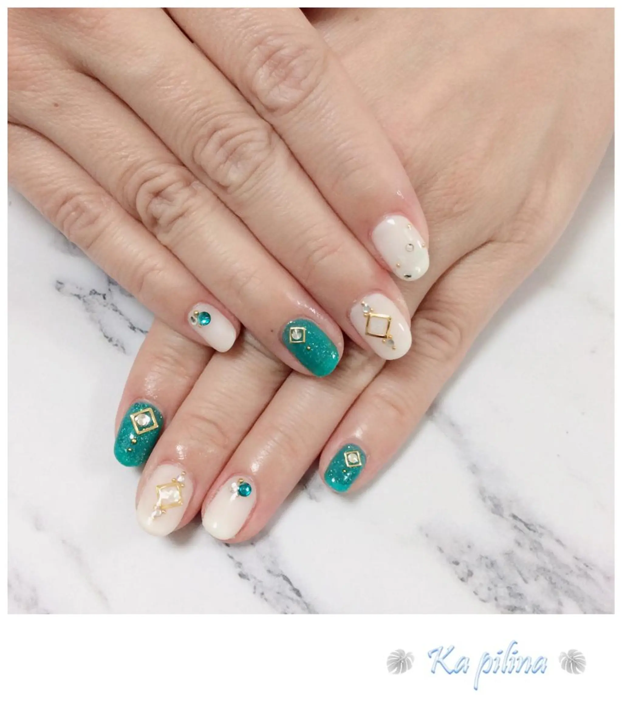 ネイル グリーン キラキラネイル Nail salon Ka pilinaのネイルデザイン