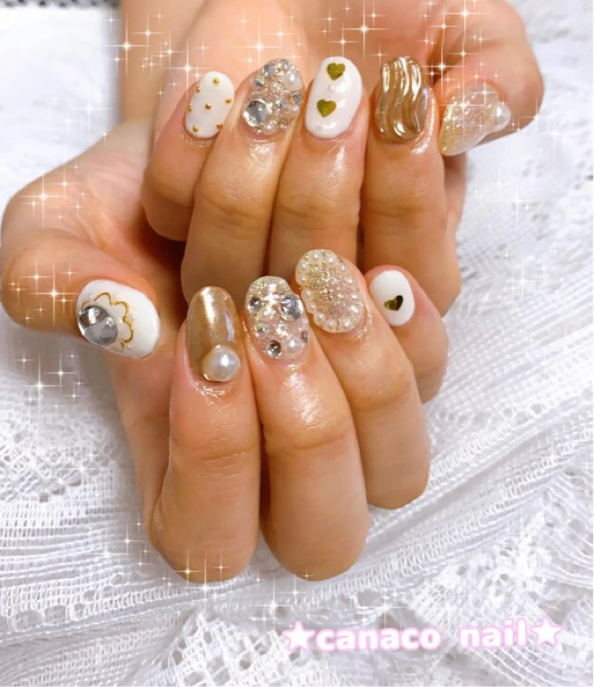 ネイル アートネイル ジェルネイル ガーリー ゴールド ミラーネイル ハンドネイル ハンドケア Felice所属・ベテランネイル cnc  nailのネイルデザイン