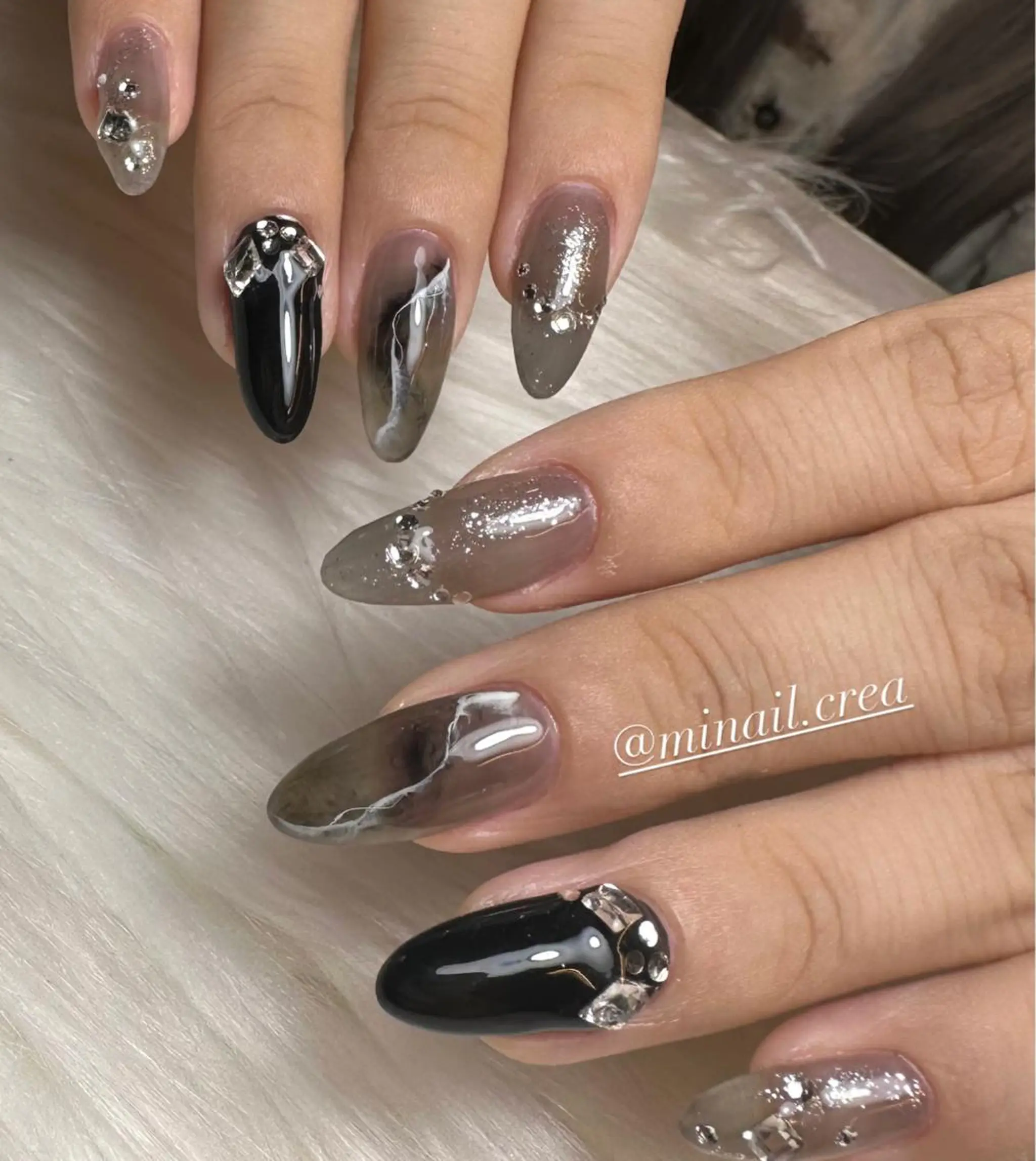 ネイル キラキラネイル ロングネイル 大理石ネイル(マーブル) スカルプネイル ハンドネイル CRéA　-private nailsalon-所属・CReA nailのネイルデザイン