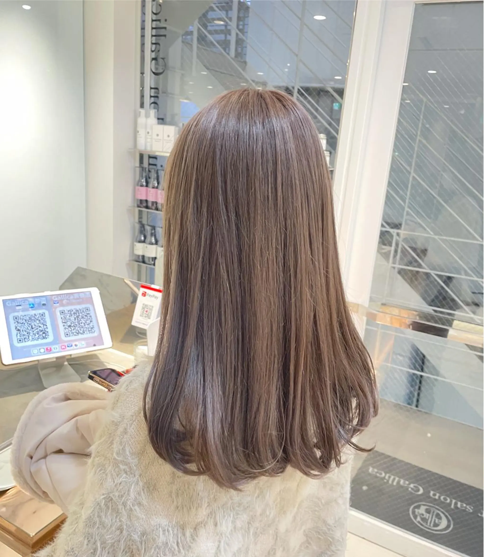 ロング カラー ヘアアレンジ ベージュカラー ミルクティーベージュ ヘアカラー トリートメント ヘッドスパ ヘアセット 艶髪✨寒色カラー✨ 翁長孝輔のヘアスタイル