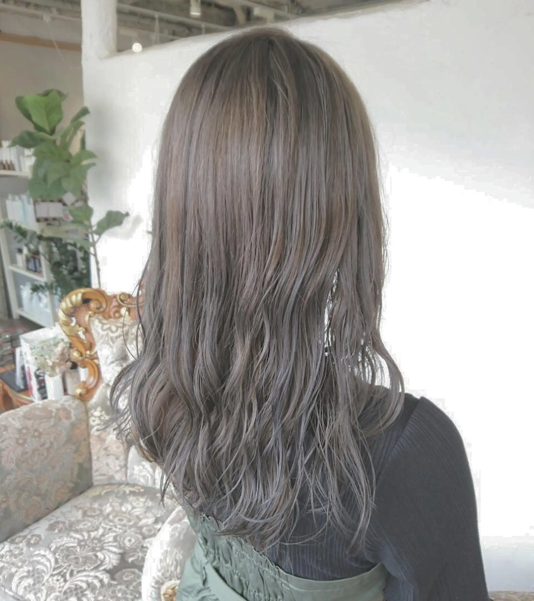 ロング カラー パーマ ヘアアレンジ グレージュ エグチ アキラのヘアスタイル