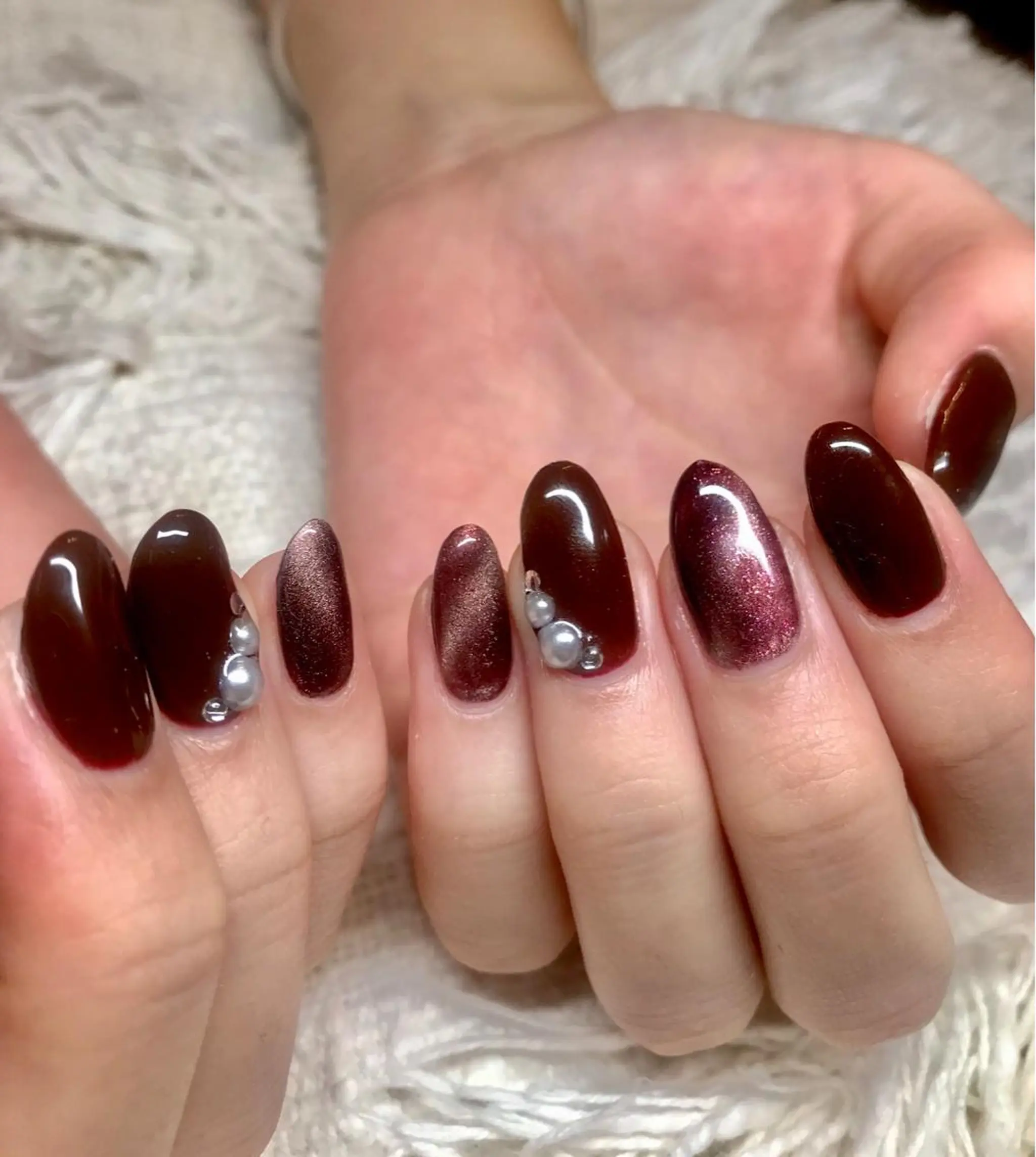 ミディアム カラー パーマ ヘアアレンジ ネイル ボルドーカラー ボルドー マグネットネイル ハンドネイル ハンドケア nail&eye Aoのマツエク・マツパデザイン