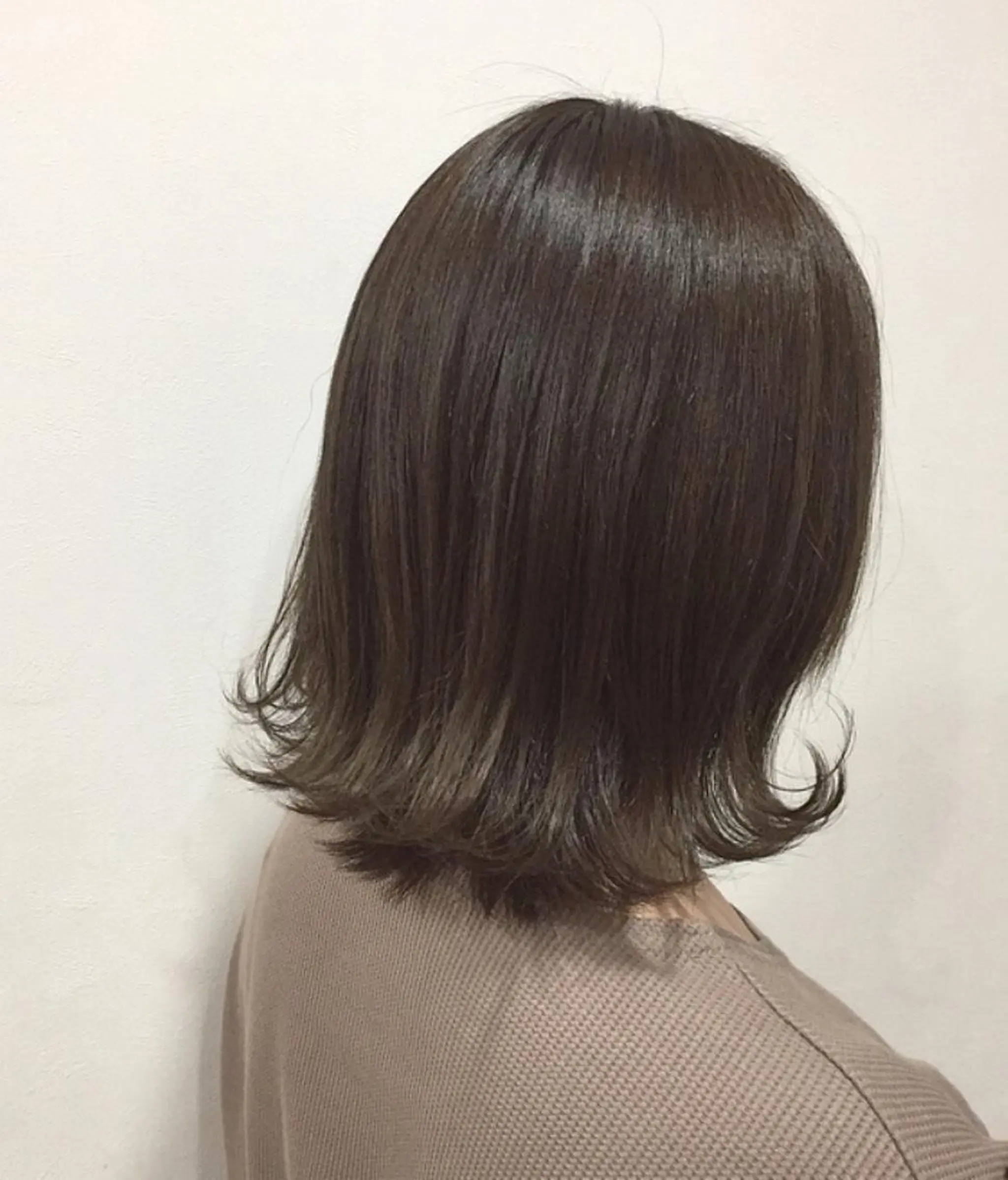 ミディアム カラー ブリーチ 透明感カラー ブリーチなしカラー 脱白髪染め美容師 竹内涼乃のヘアスタイル