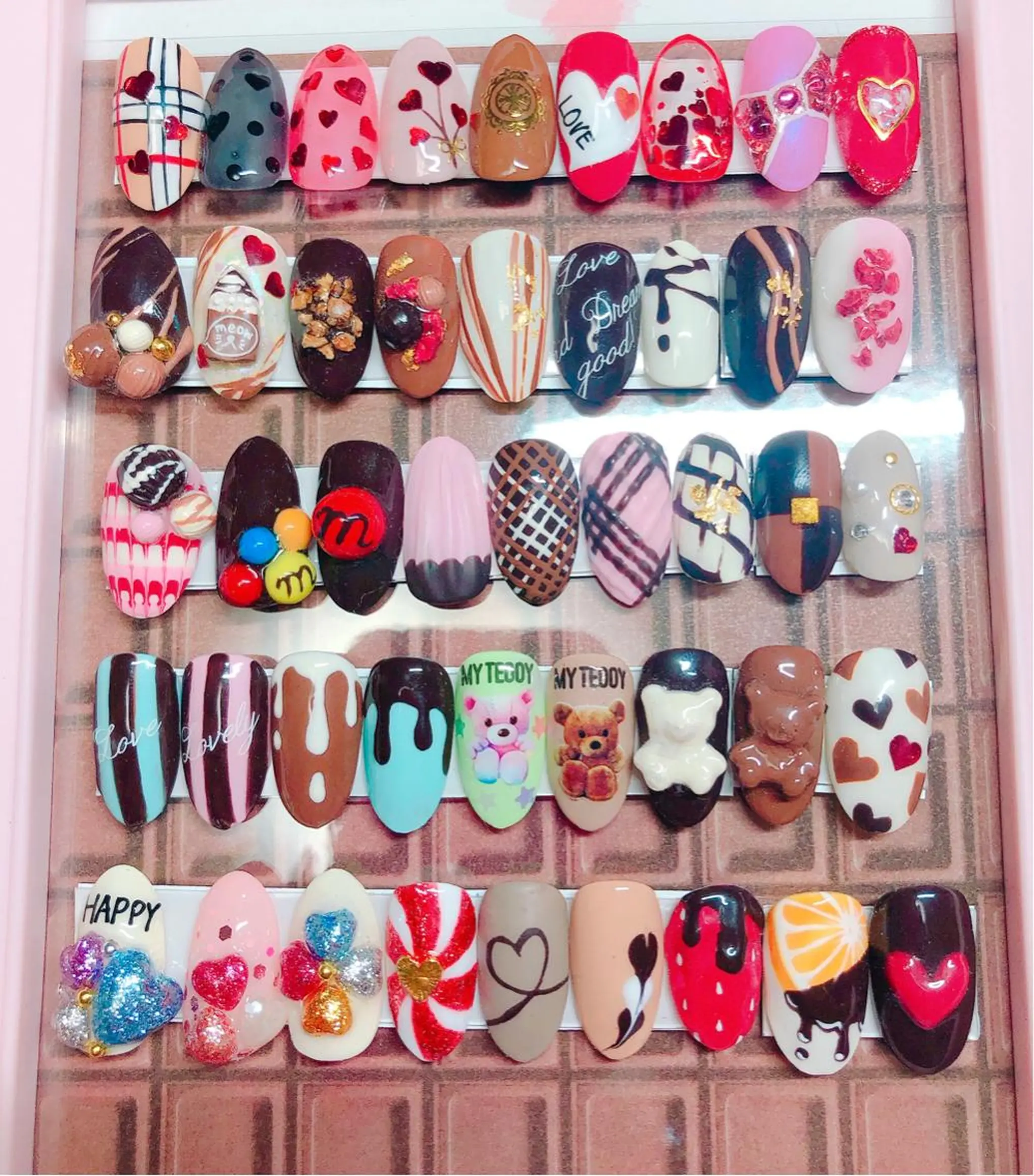 ネイル バレンタイン CROWN プライベートサロンのネイルデザイン