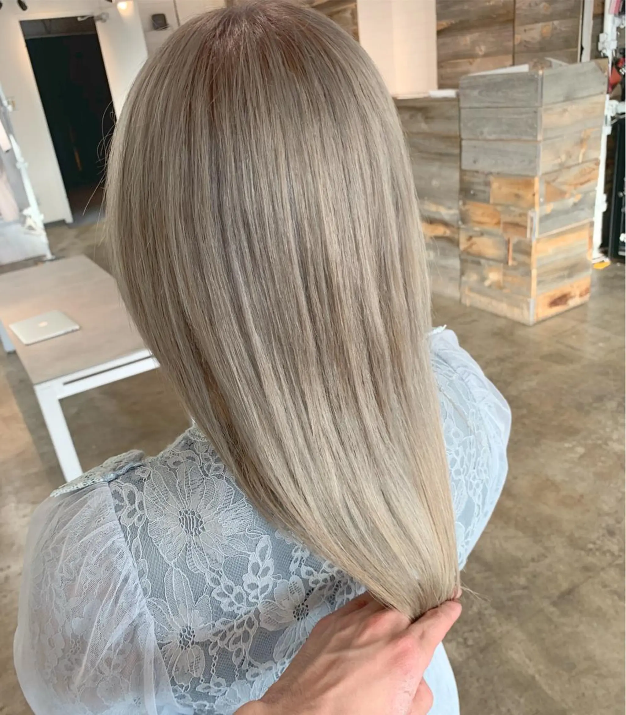 ミディアム カラー カット ヘアカラー トリートメント ヘアセット ✨艶ブリーチカラー ✨四ノ宮裕己のヘアスタイル