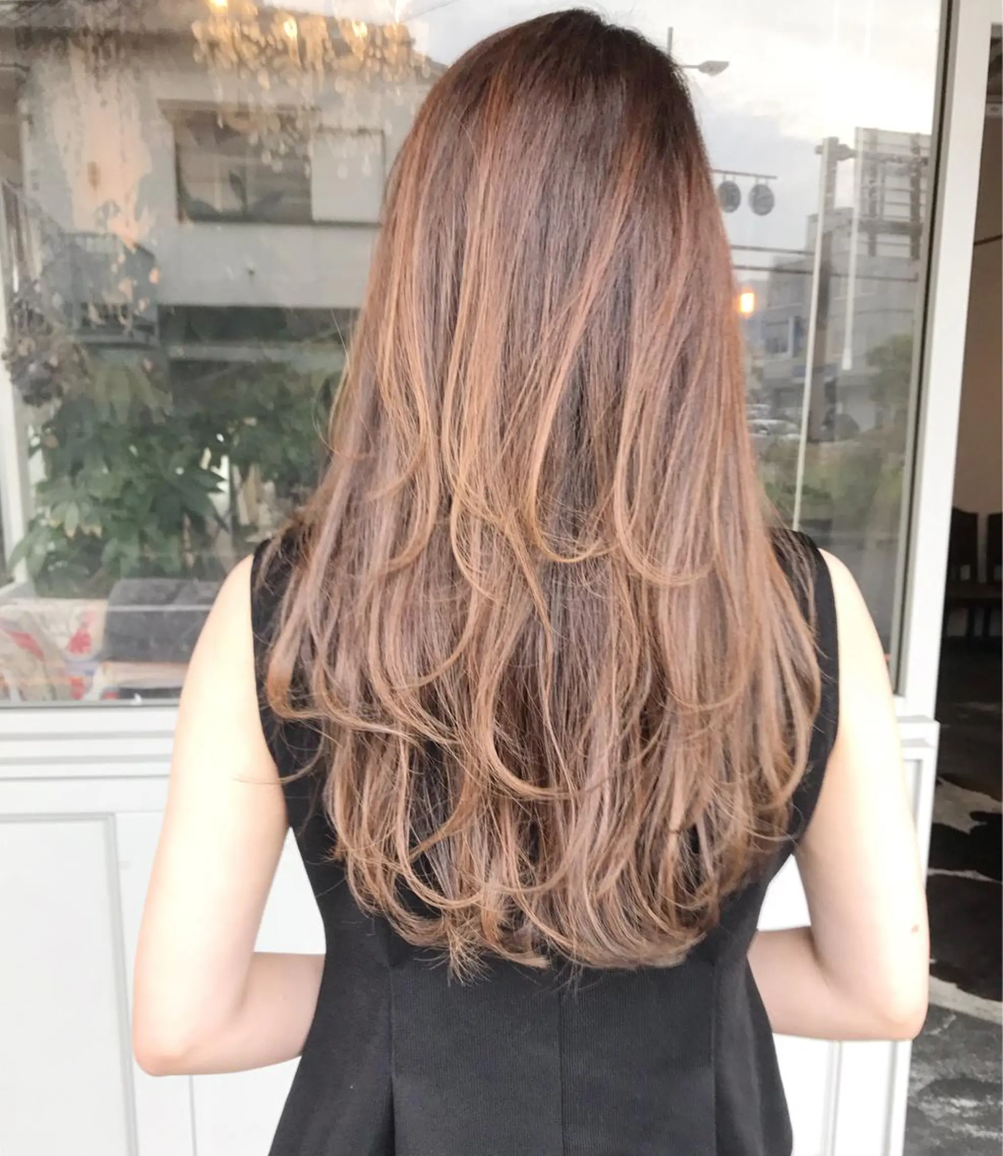 ロング カラー ヘアアレンジ お団子ヘア 切りっぱなしボブ バレイヤージュ デザインカラー グラデーションカラー Mariana/ 鶴原-ハイライトのヘアスタイル