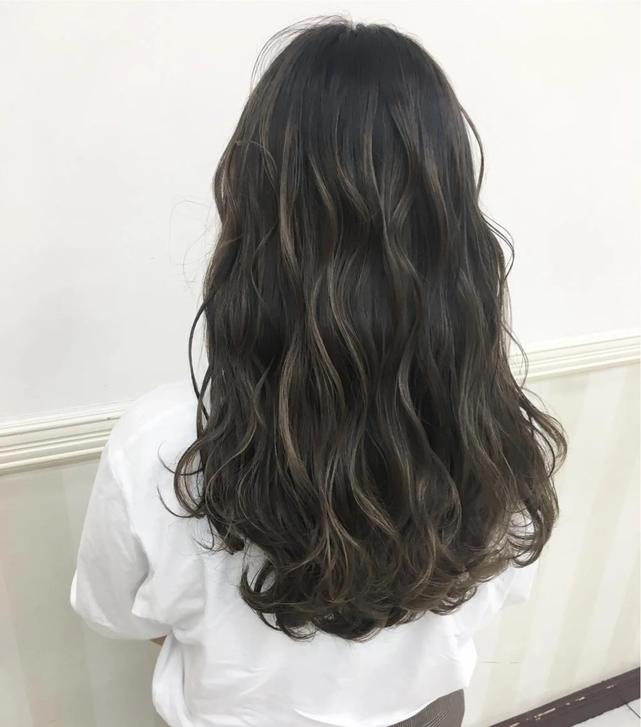 ロング カラー グレージュ 縮毛矯正 N° jillva ♦️川端裕司♦️のヘアスタイル