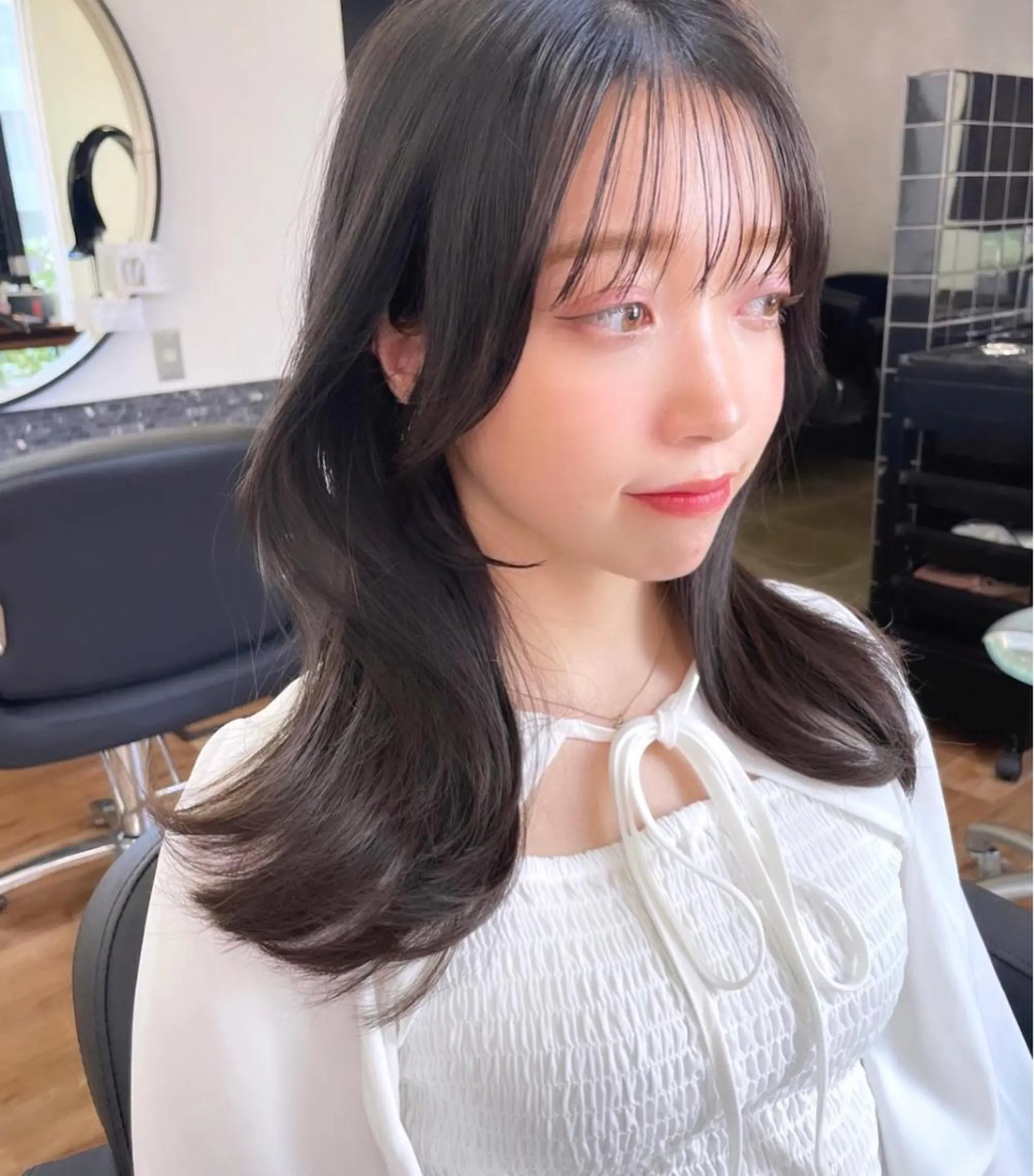 ミディアム レイヤーカット、 大人可愛い　中村美羅のヘアスタイル