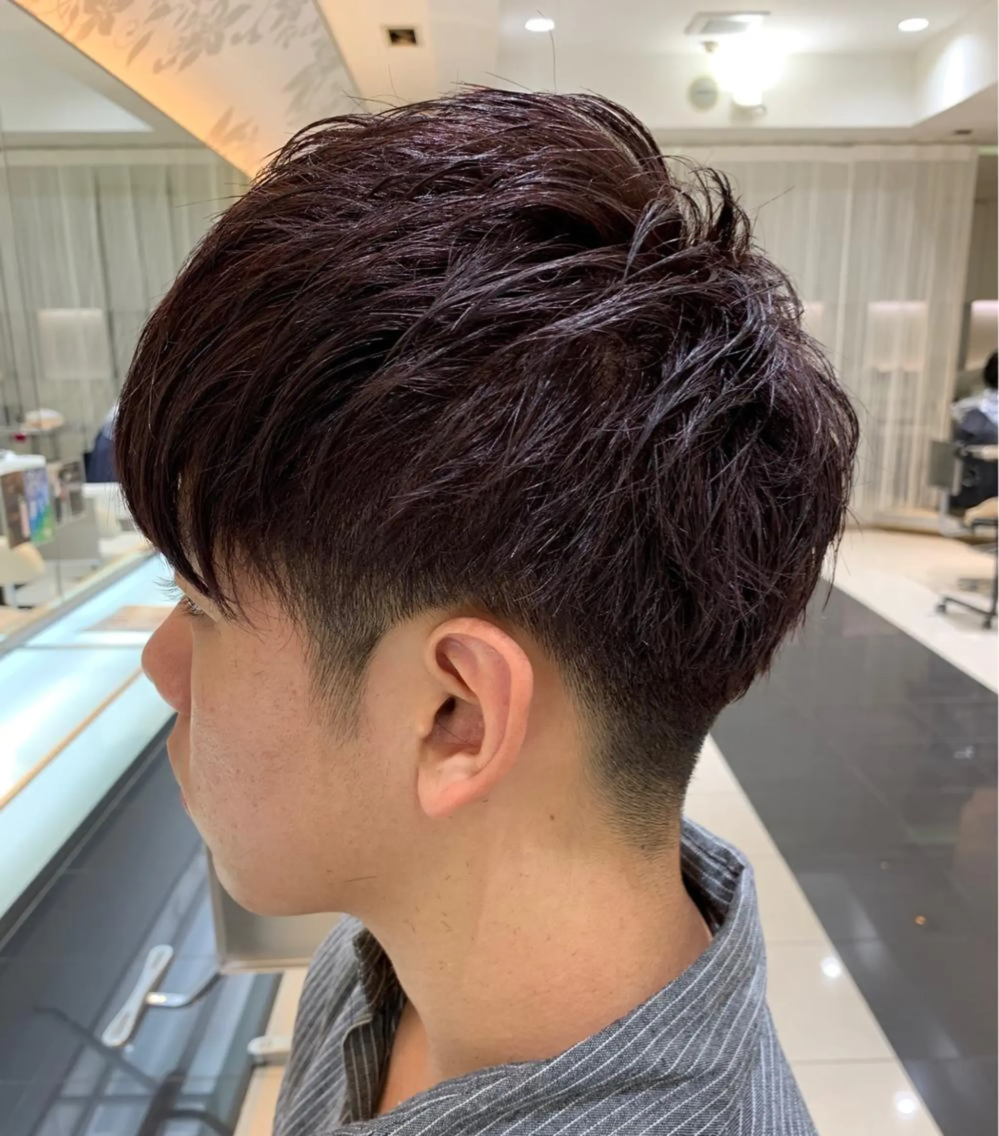 ショート カラー メンズ メンズブリーチ ブリーチ ブリーチなしカラー バイオレットカラー 赤み消しカラー /透明感カラー 上長のヘアスタイル