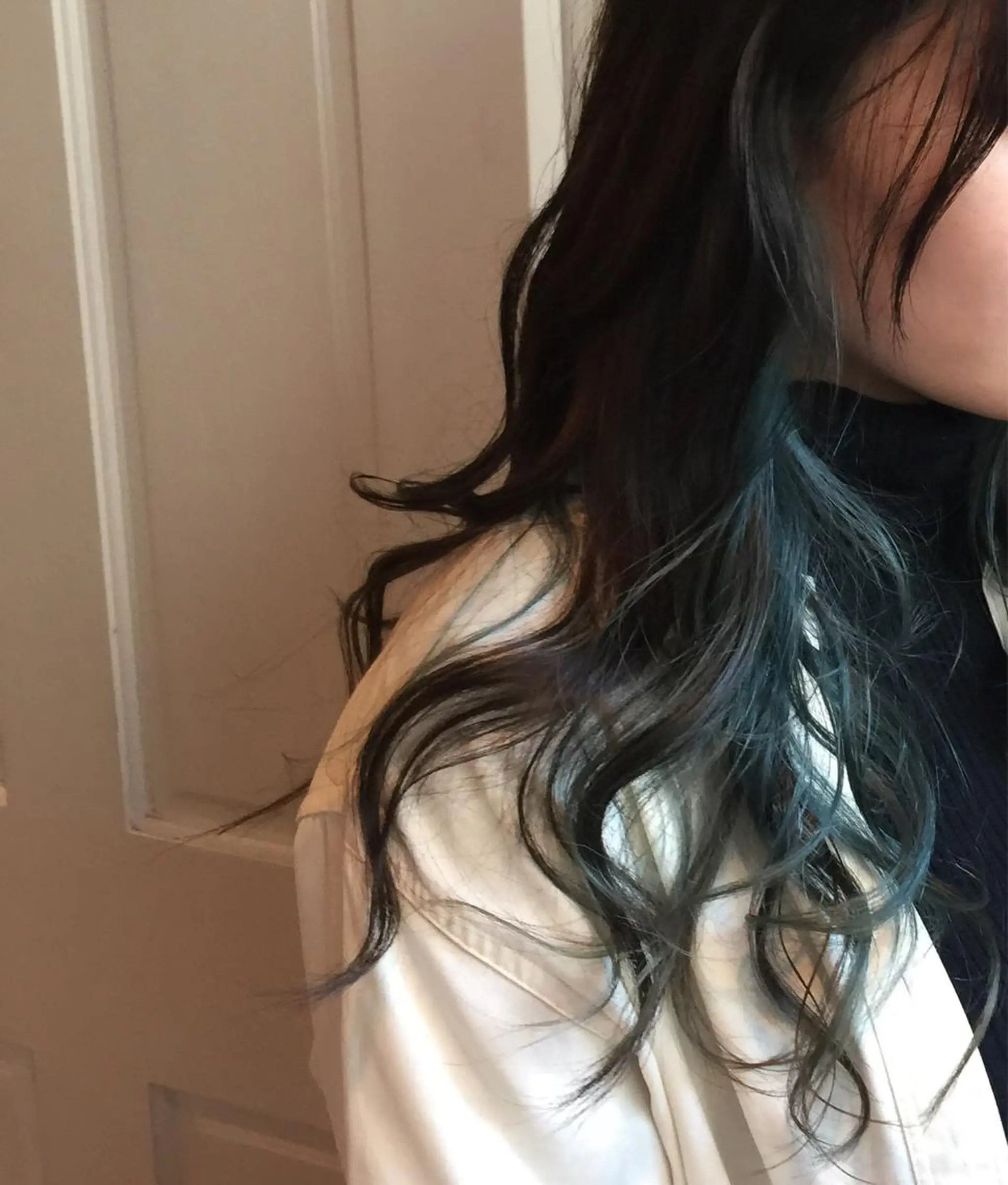 セミロング カラー インナーカラー ヘアカラー ホワイト&レイヤーカ ットエクステ長畠俊輔のヘアスタイル