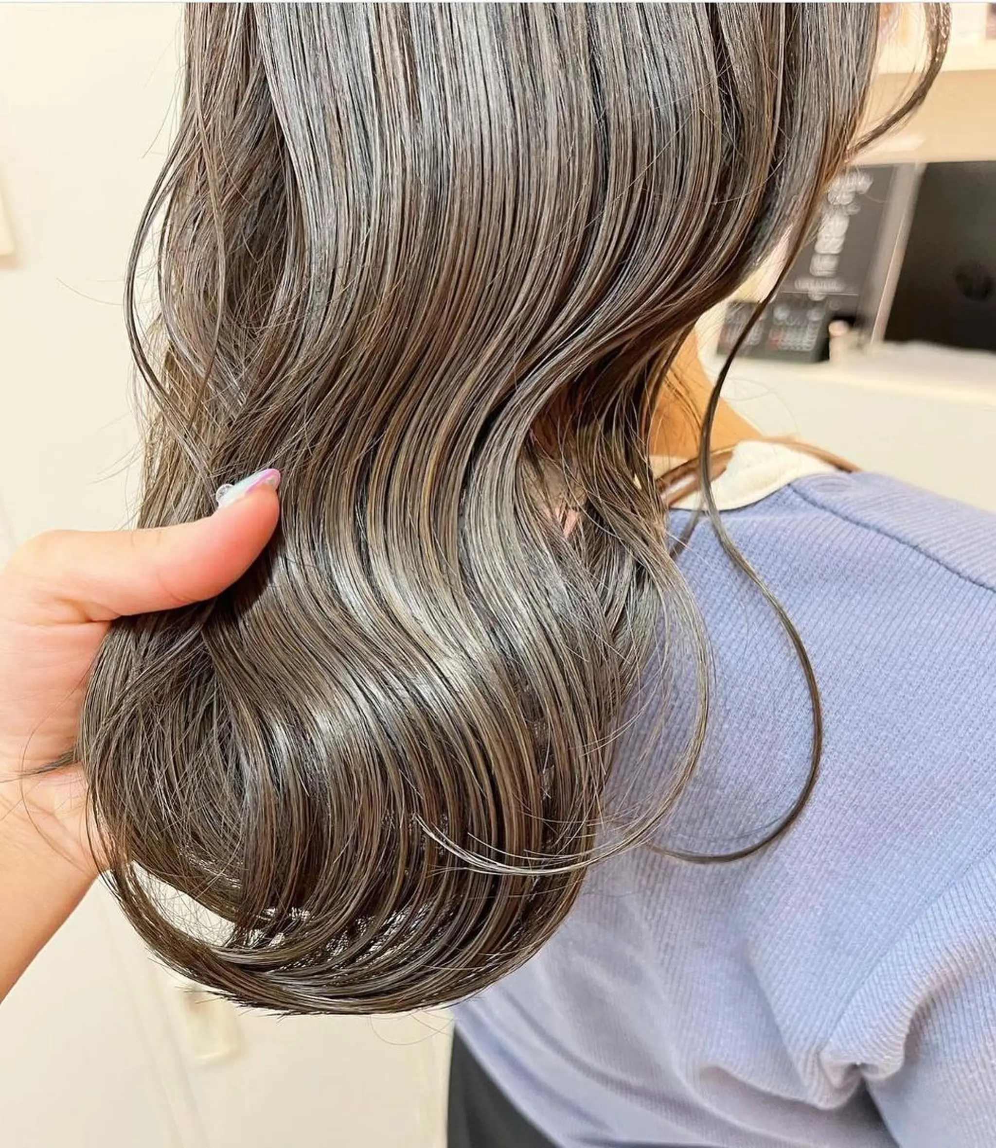 ミディアム くせ毛 ハイライト 髪質改善 ヨシンモリ 韓国風ヘア 韓国/髪質改善💘 櫻井かれんのヘアスタイル